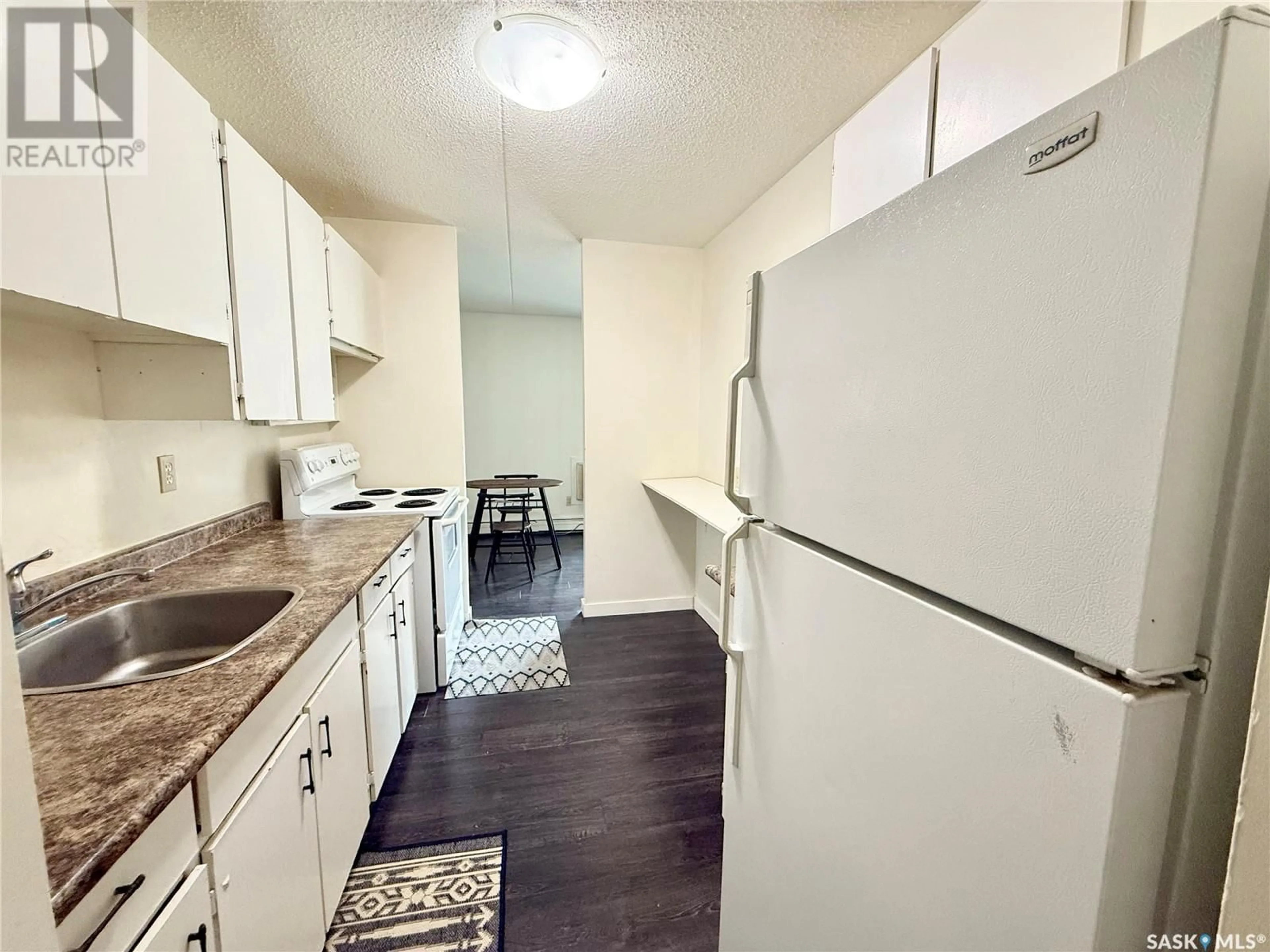 Standard kitchen, unknown for 15 - 33 CENTENNIAL STREET, Regina Saskatchewan S4S6K7