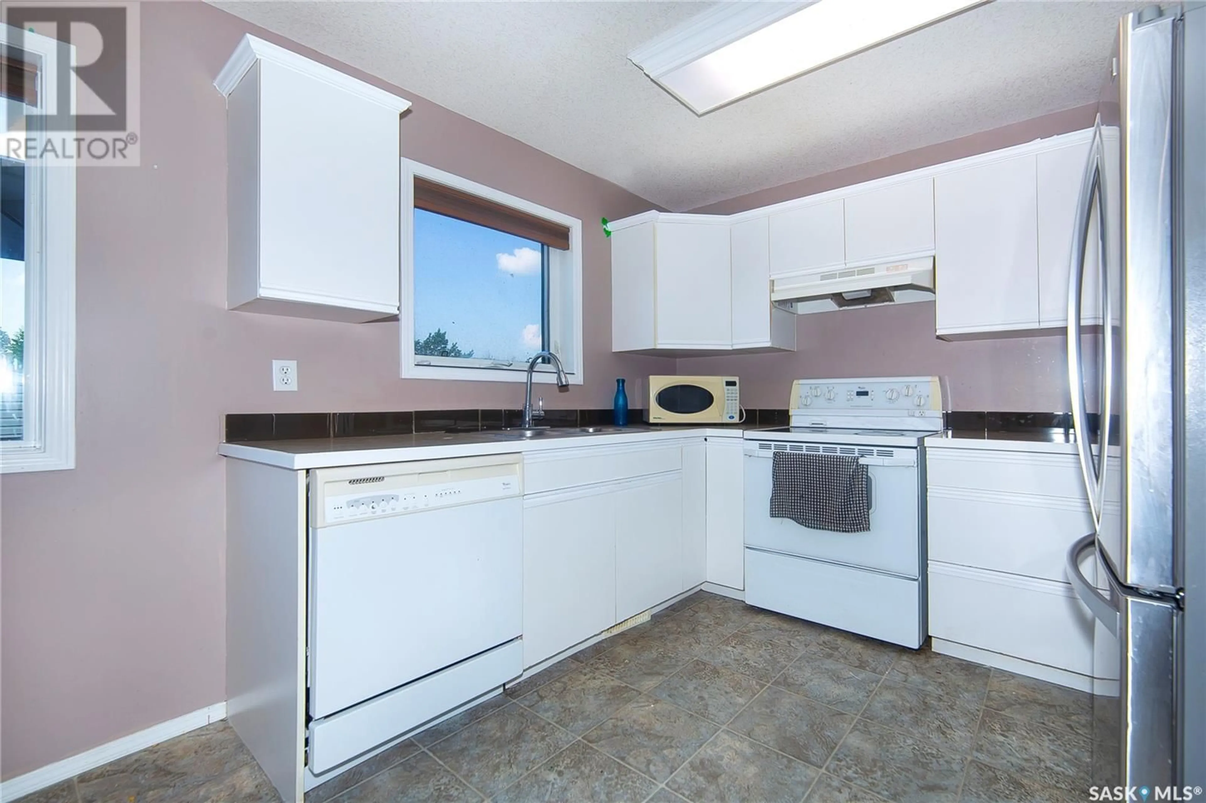 Standard kitchen, unknown for 359 RUTHERFORD CRESCENT, Saskatoon Saskatchewan S7N4X8