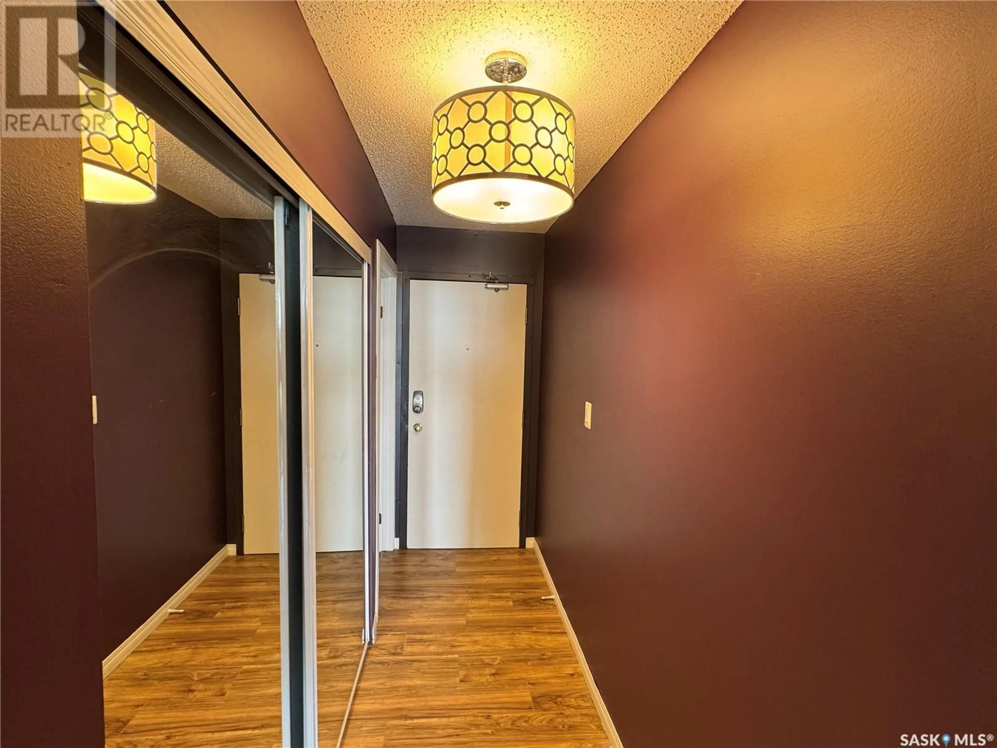 Indoor entryway for 401 2410 HESELTINE ROAD, Regina Saskatchewan S4V1N9