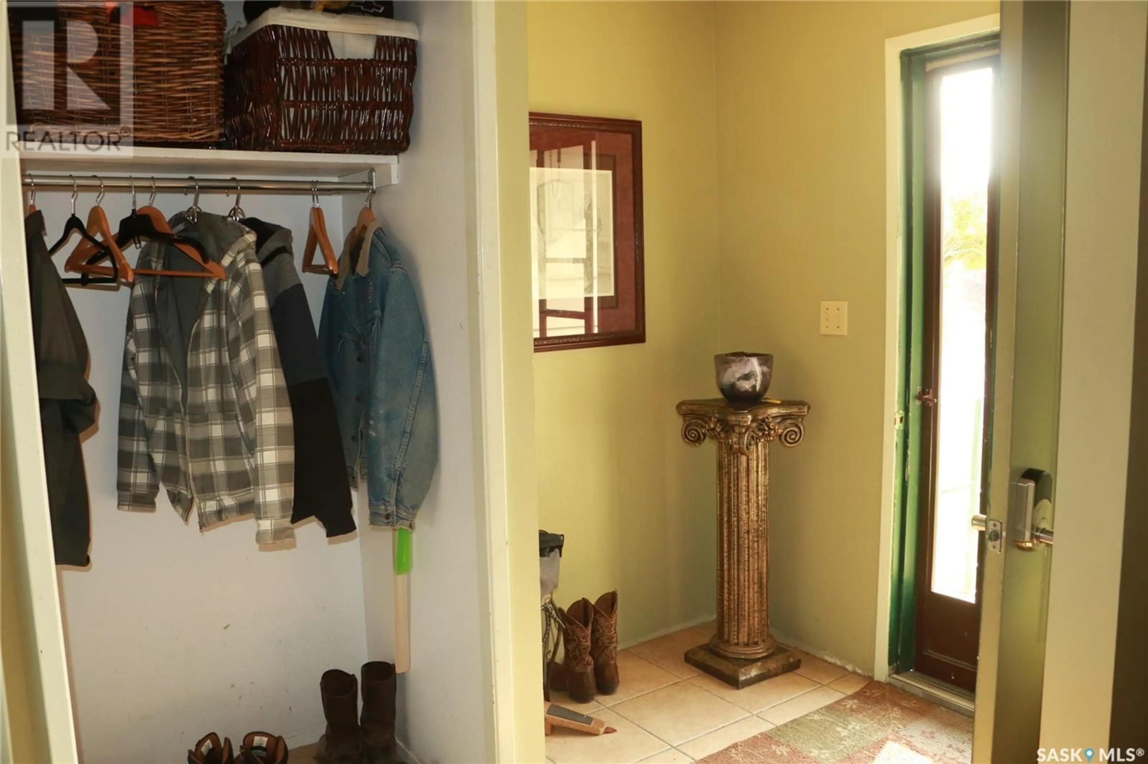 Indoor entryway for 201 CANORA STREET, Warman Saskatchewan S0K0A1
