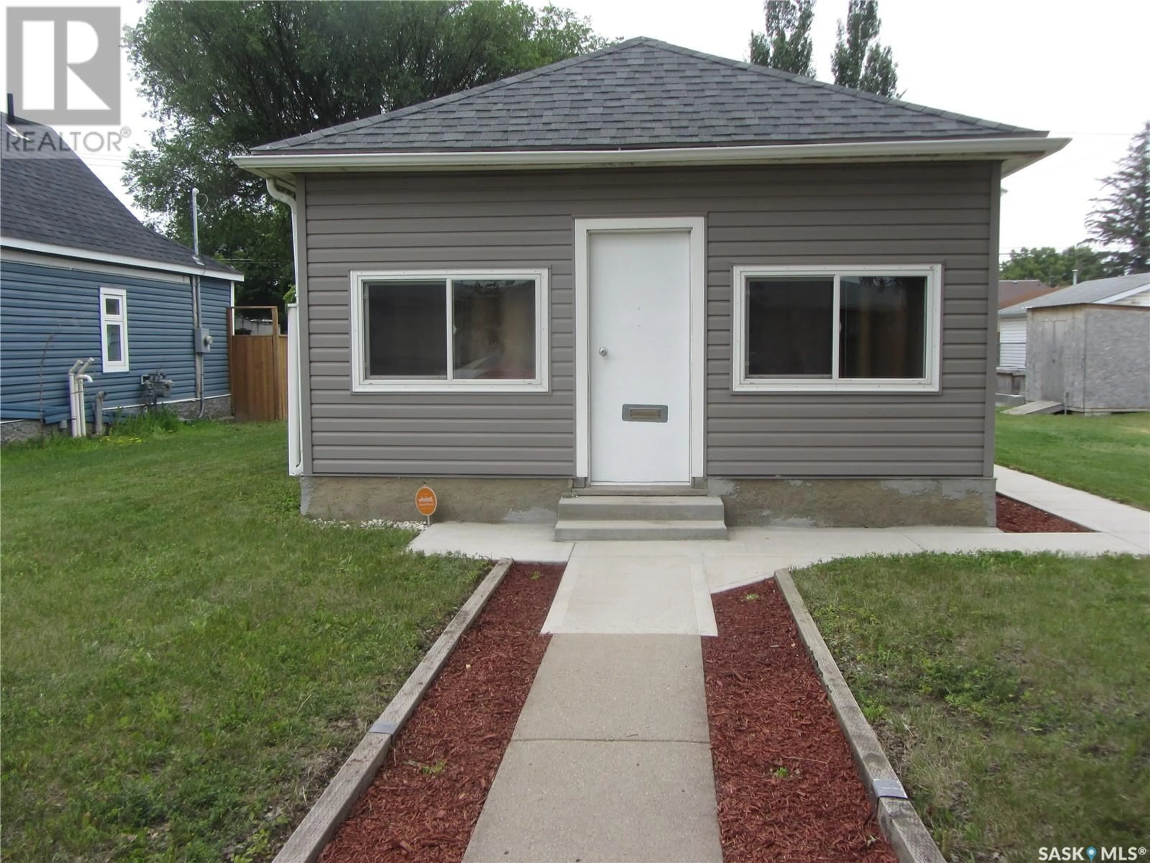 Home with vinyl exterior material, street for 916 WELDON AVENUE, Saskatoon Saskatchewan S7M2V6