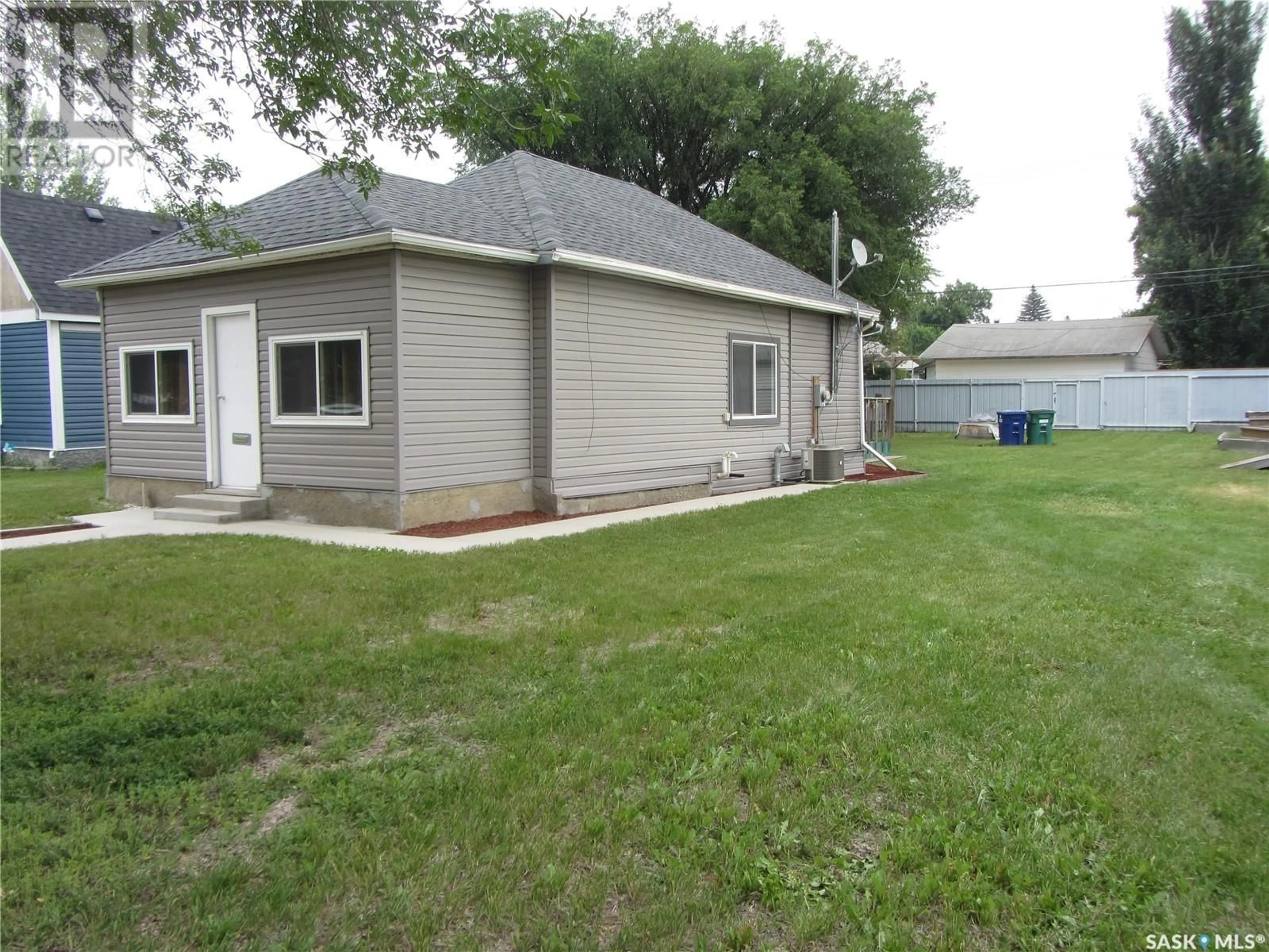 Unknown for 916 WELDON AVENUE, Saskatoon Saskatchewan S7M2V6