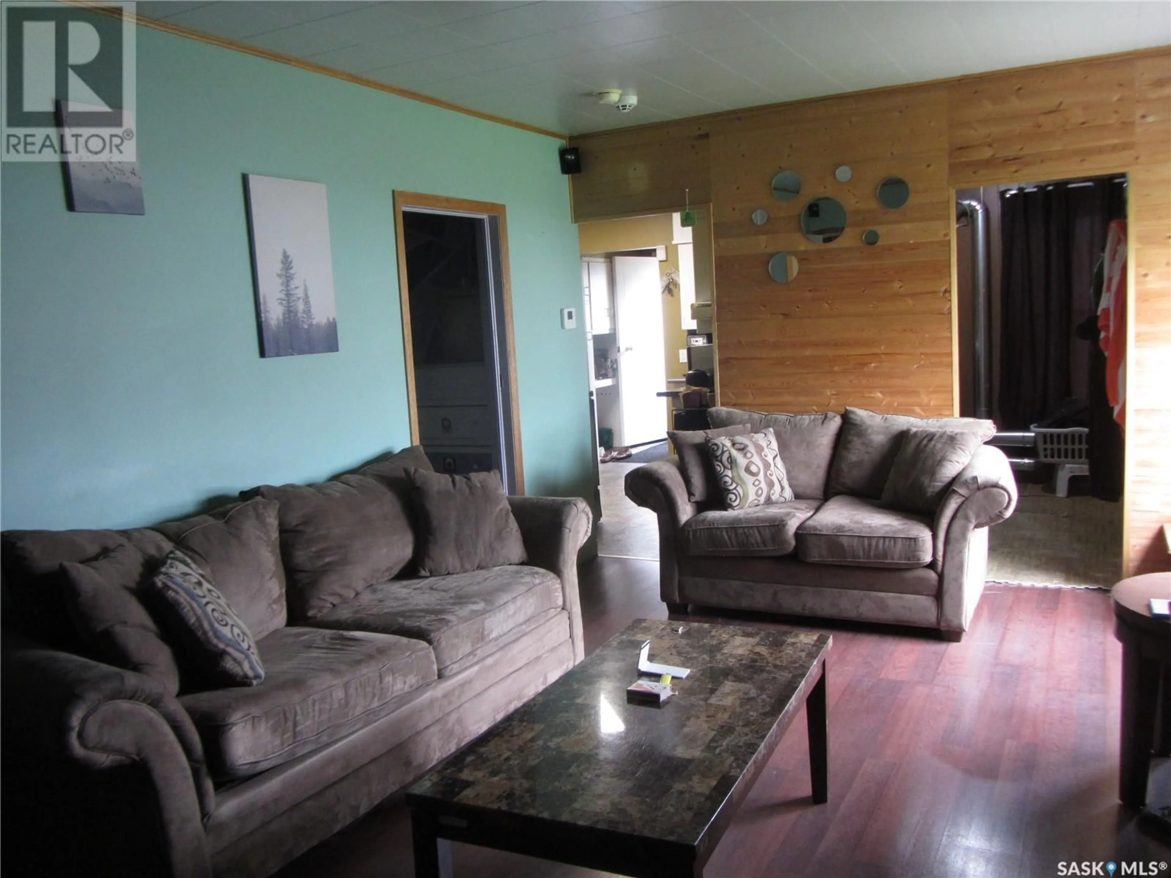 Living room with furniture, wood/laminate floor for 916 WELDON AVENUE, Saskatoon Saskatchewan S7M2V6