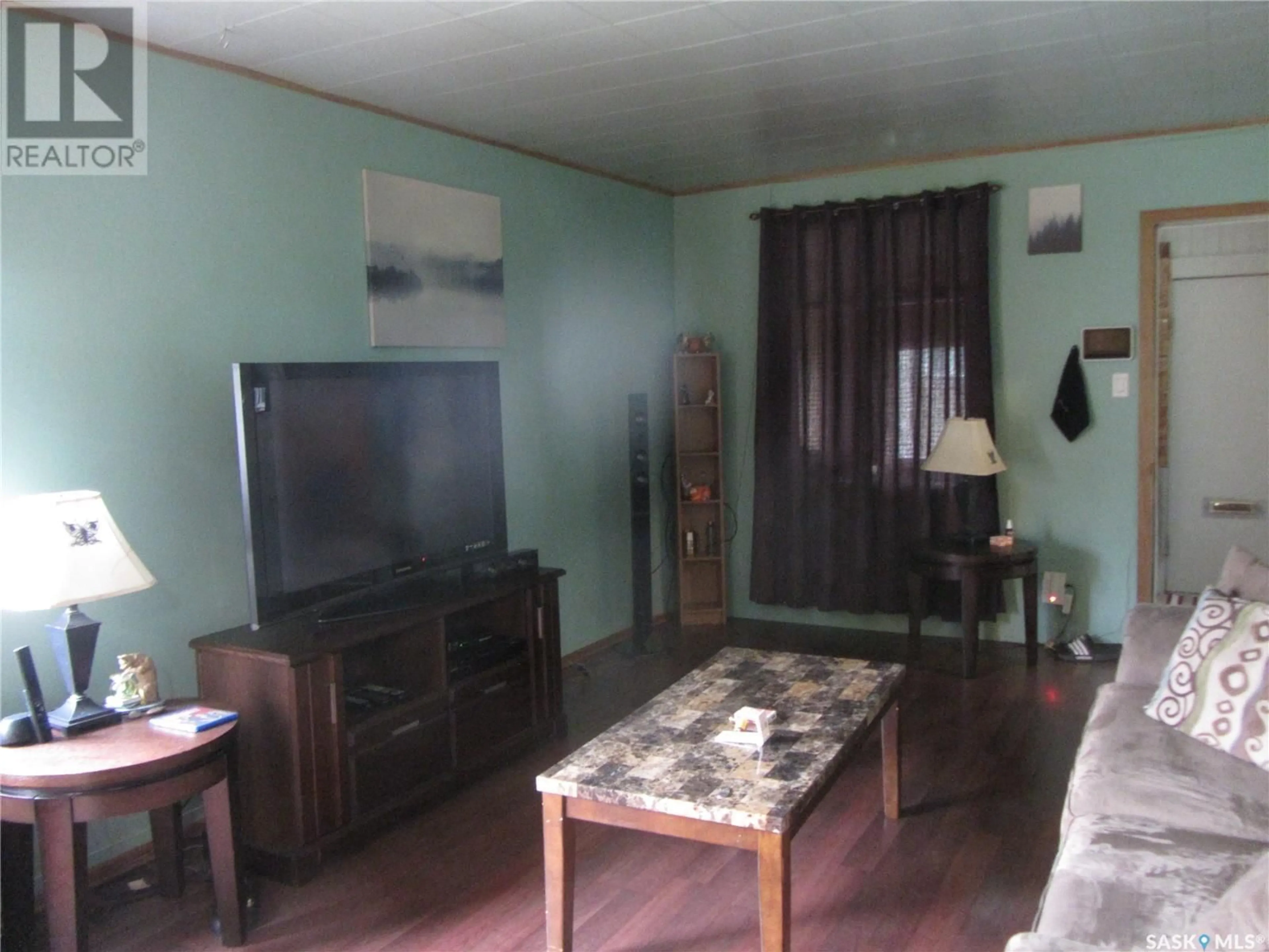 A pic of a room for 916 WELDON AVENUE, Saskatoon Saskatchewan S7M2V6