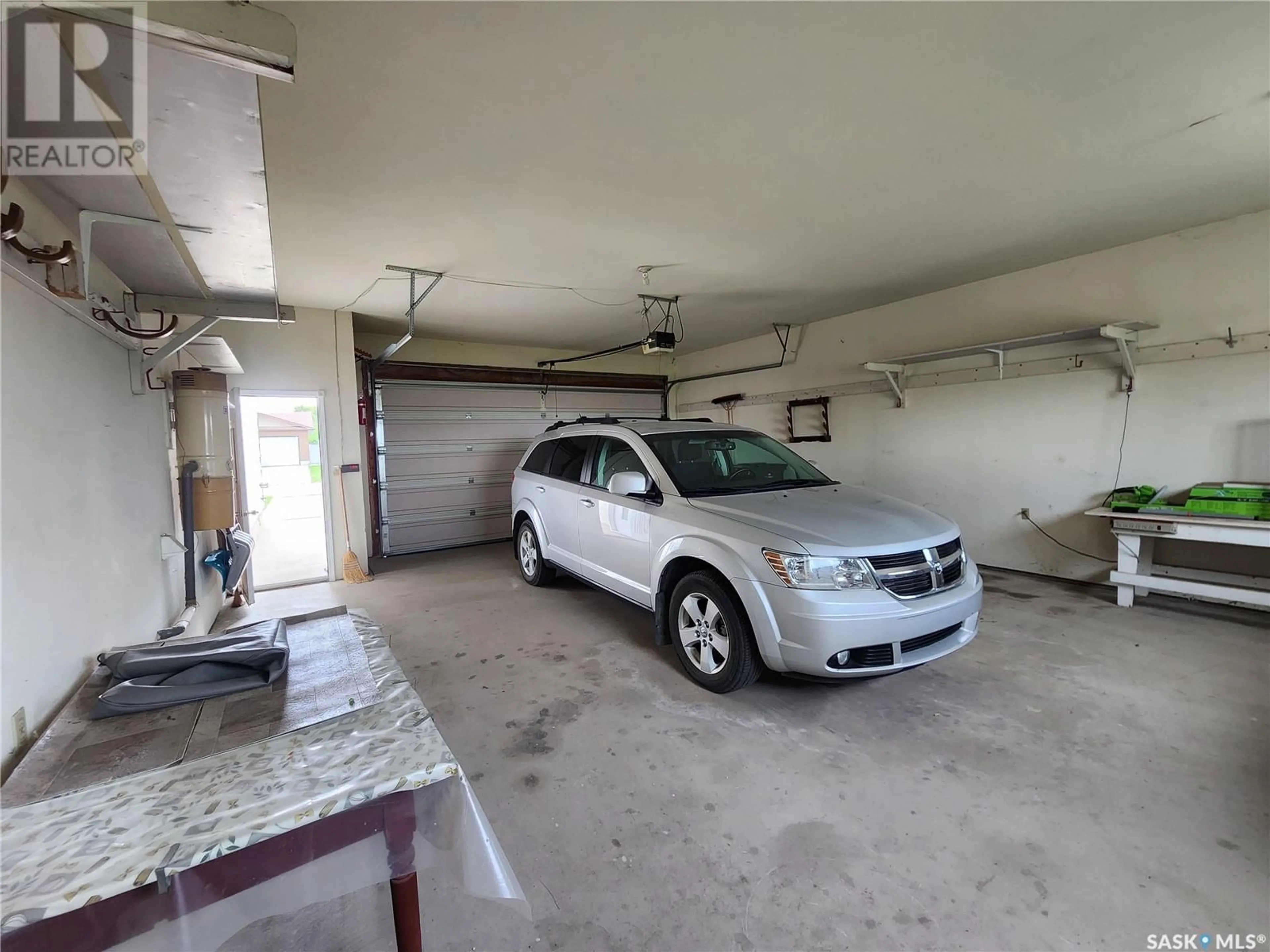 Indoor garage for 540 10TH AVENUE, Melville Saskatchewan S0A2P0