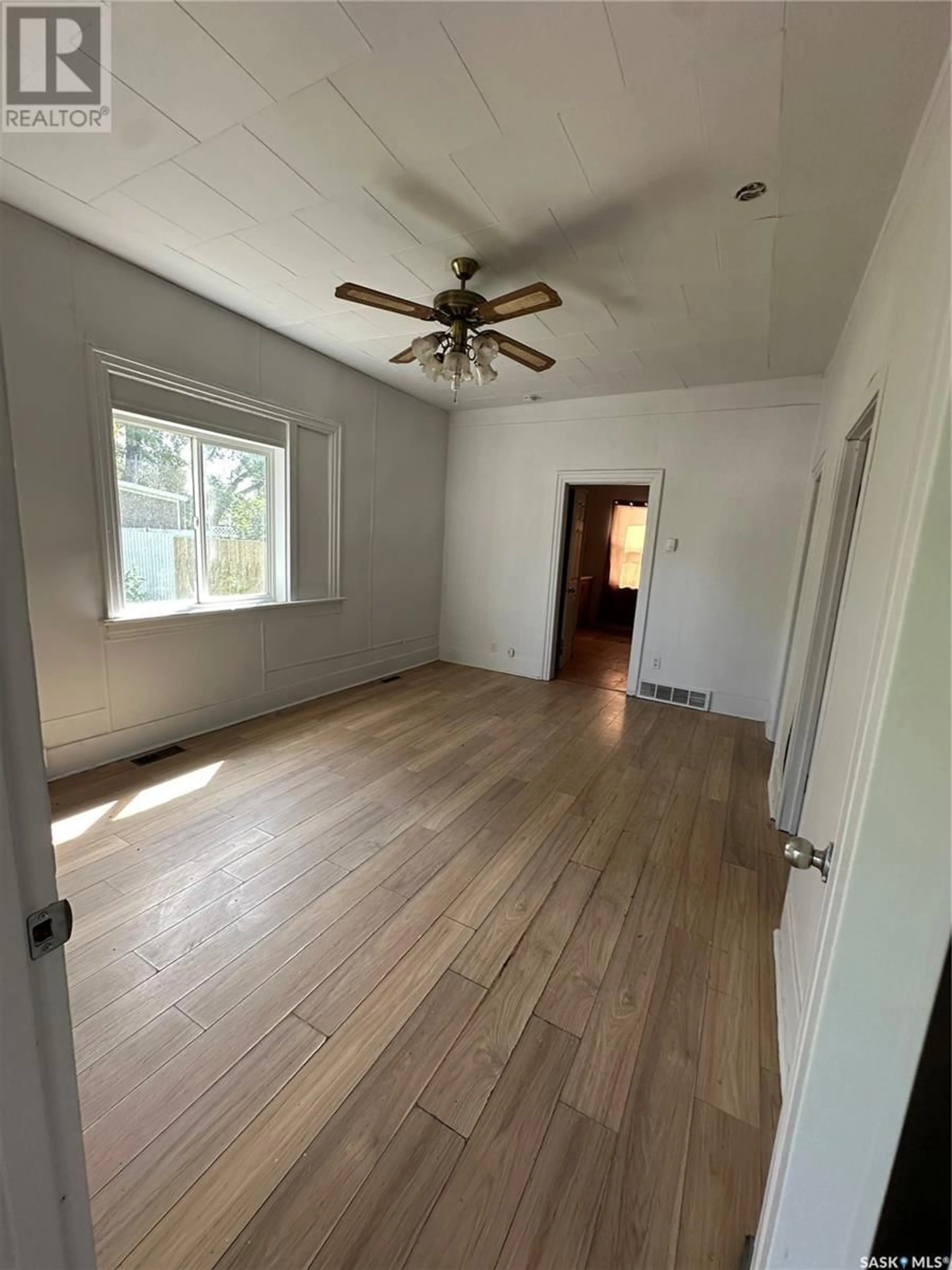 A pic of a room for 127 S AVENUE S, Saskatoon Saskatchewan S7M2Z7