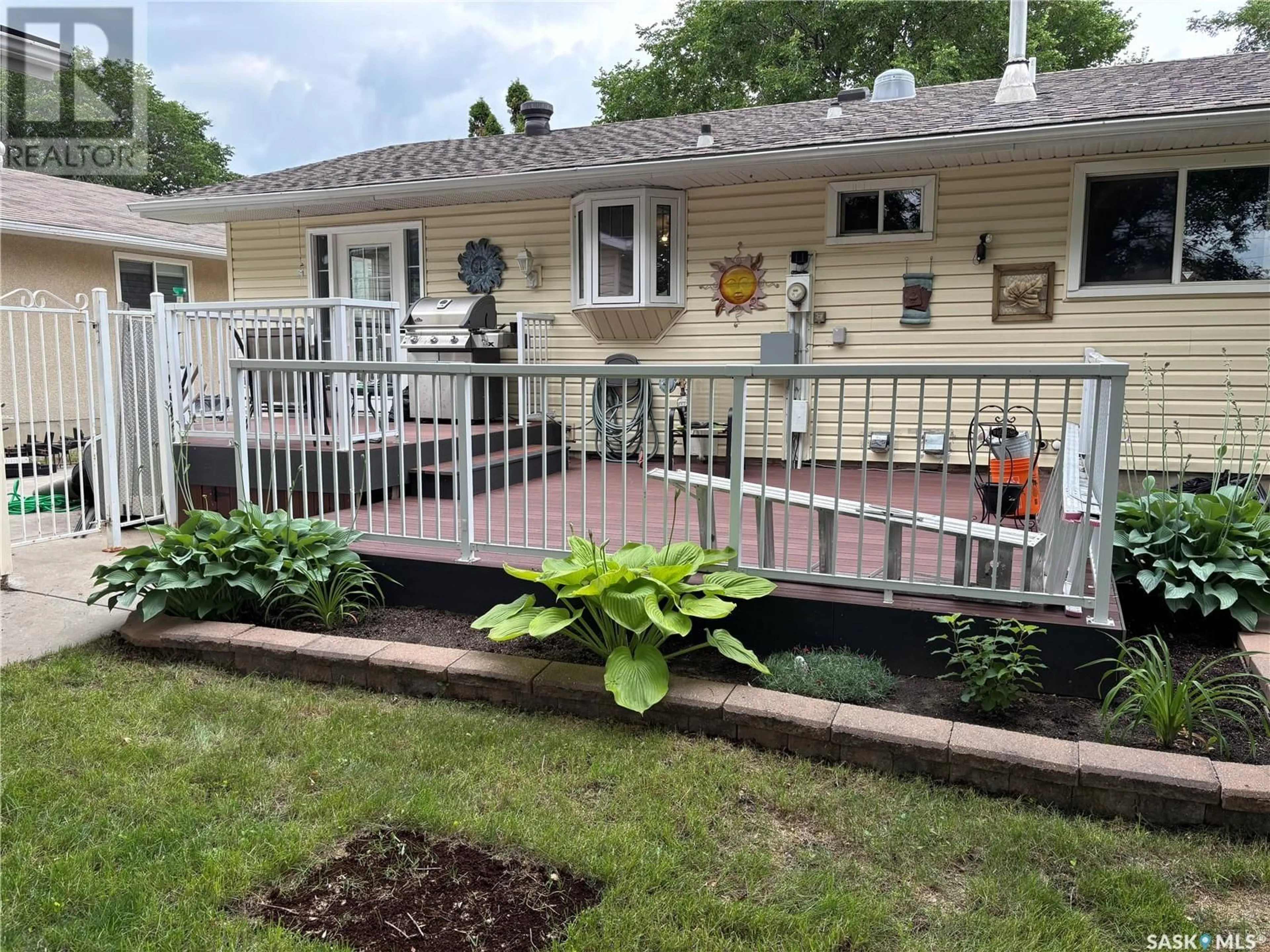 Patio, street for 26 JOYCE CRESCENT, Regina Saskatchewan S4N5G3