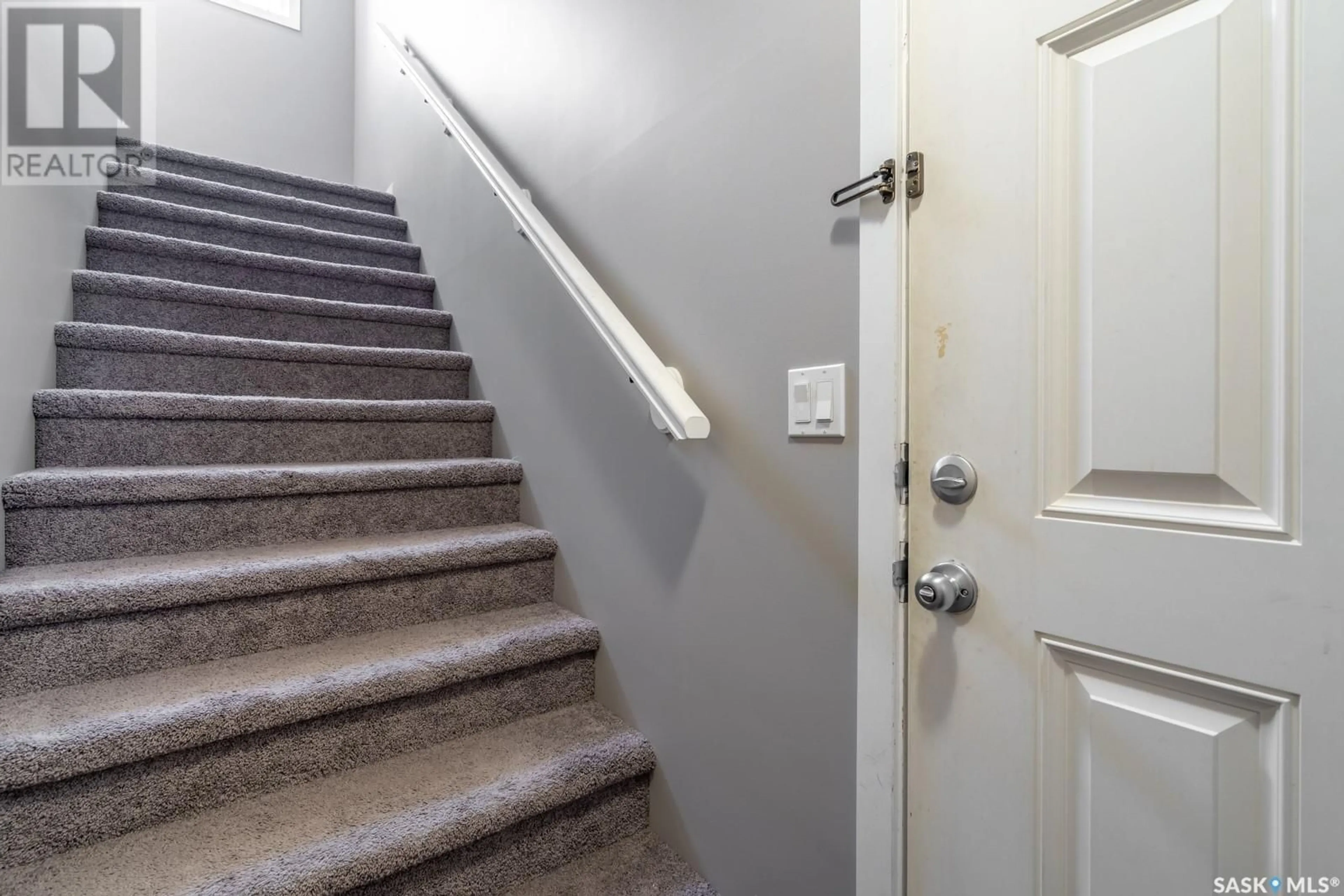 Stairs for 5004 - 37 JAMES HILL ROAD, Regina Saskatchewan S4W0E8