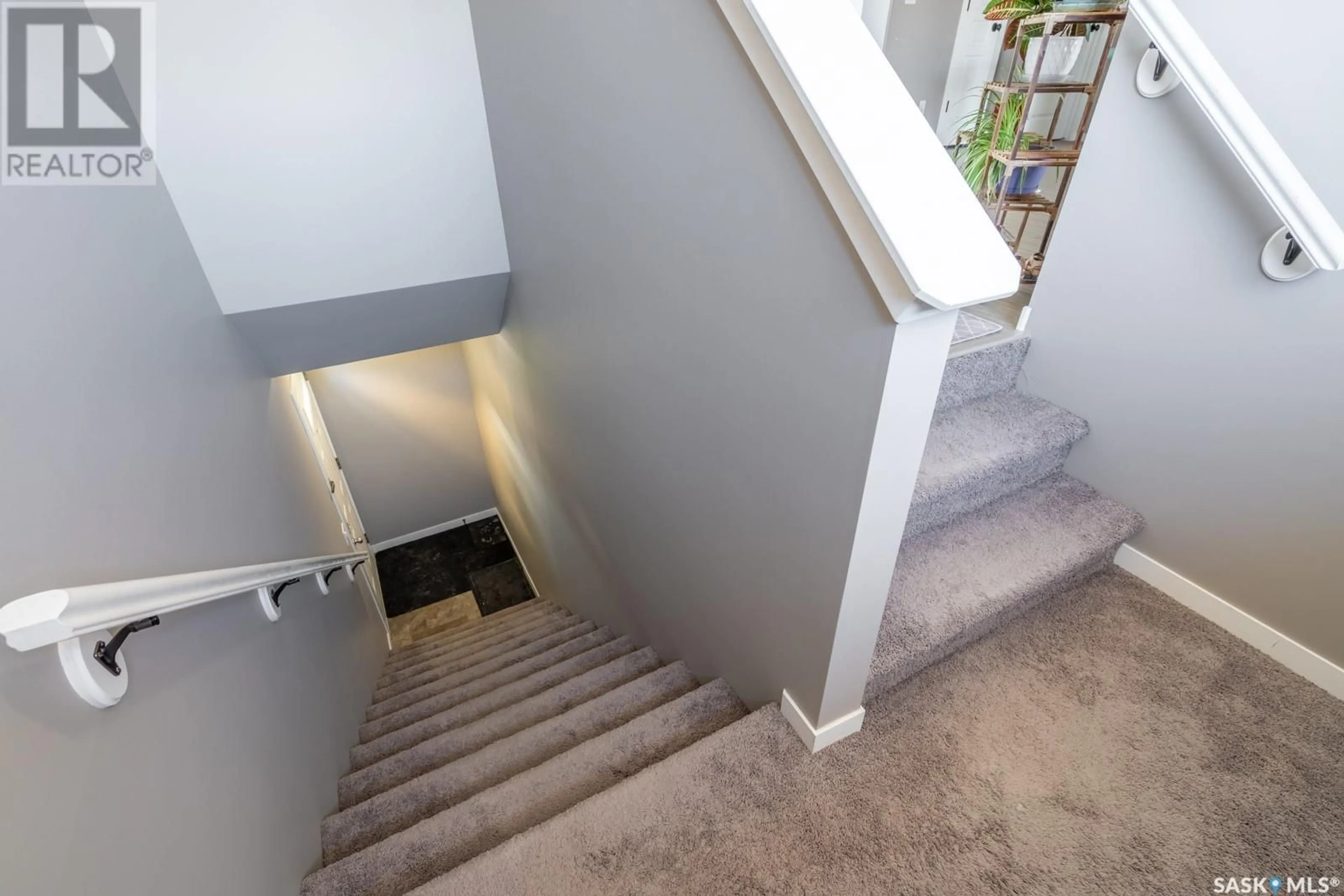 Stairs for 5004 - 37 JAMES HILL ROAD, Regina Saskatchewan S4W0E8