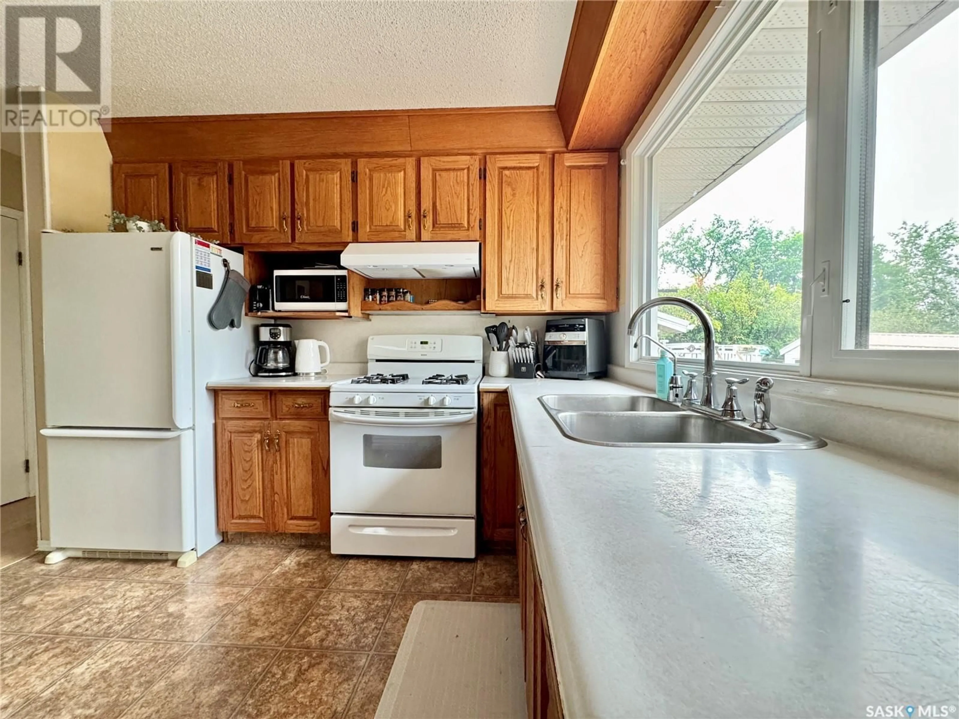 Standard kitchen, unknown for 6 GEORGIAN PLACE, Esterhazy Saskatchewan S0A0X0