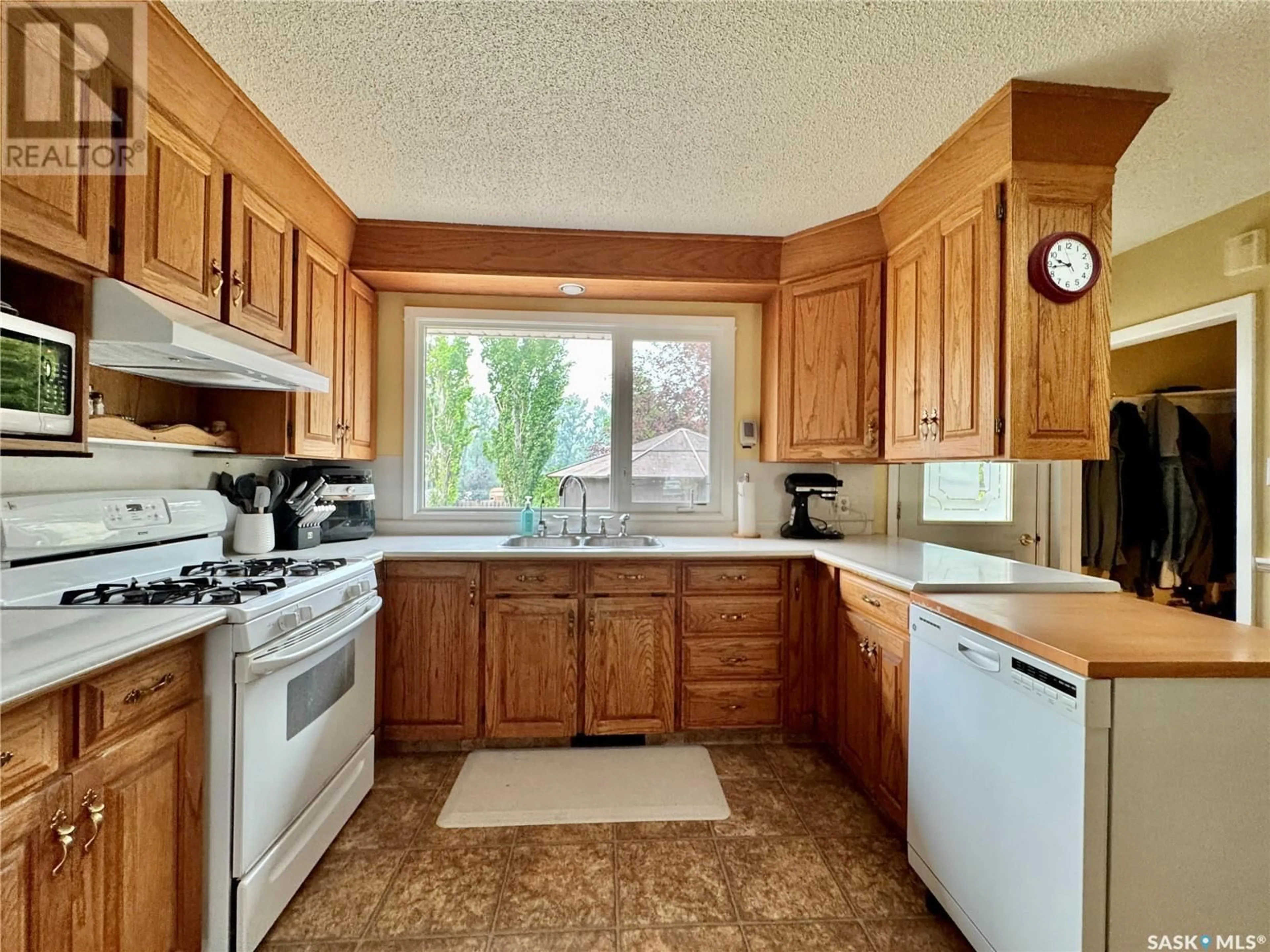 Standard kitchen, unknown for 6 GEORGIAN PLACE, Esterhazy Saskatchewan S0A0X0