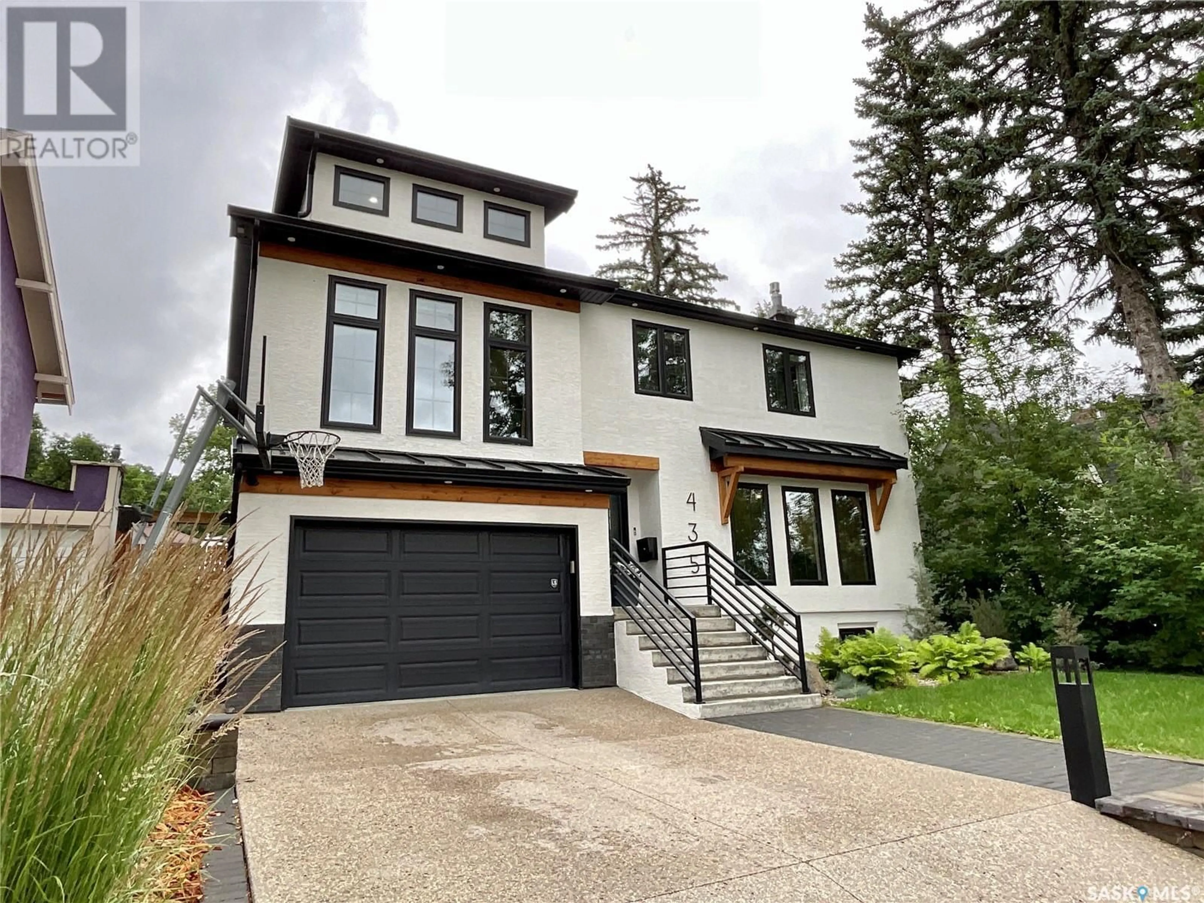 Home with vinyl exterior material, street for 435 LEOPOLD CRESCENT, Regina Saskatchewan S4T6N8