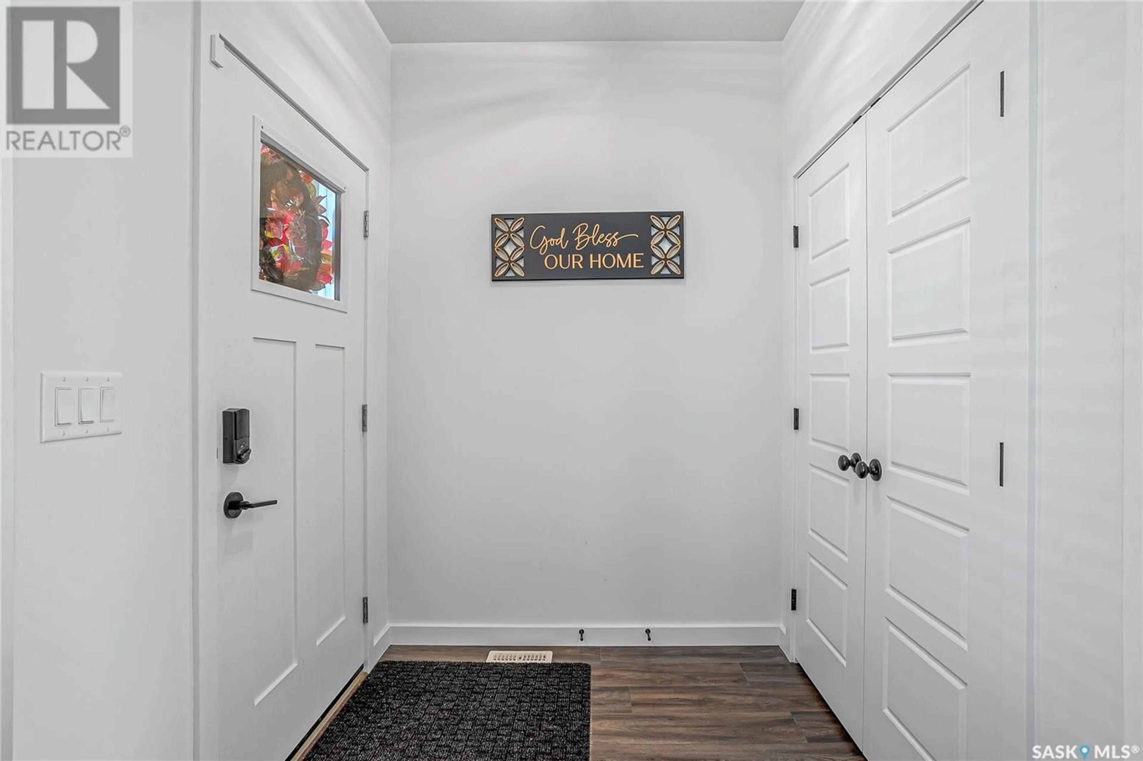 Indoor entryway for 530 BRIGHTON GATE, Saskatoon Saskatchewan S7V0V6
