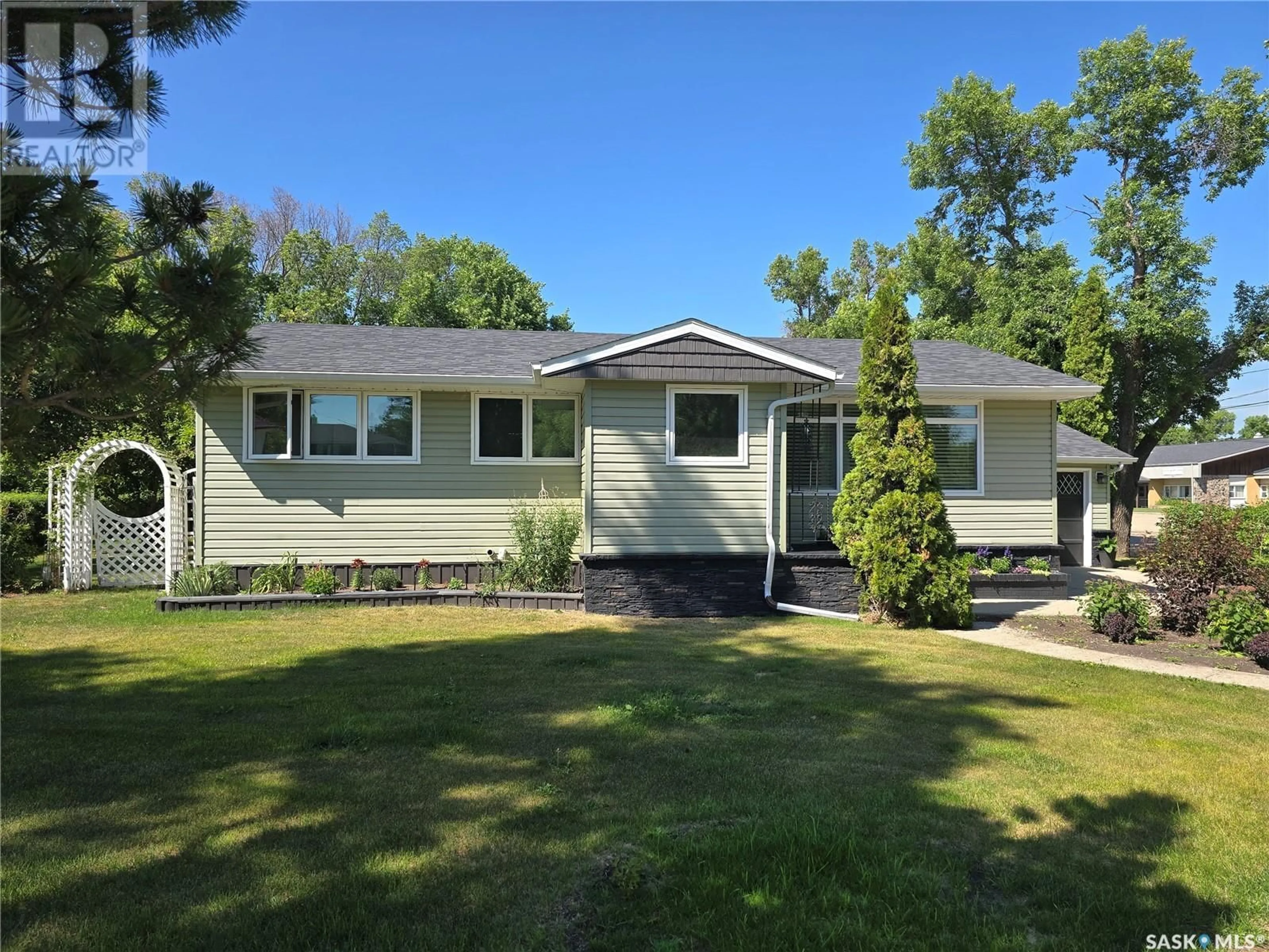 Home with vinyl exterior material, street for 708 WOLSELEY AVENUE, Grenfell Saskatchewan S0G2B0