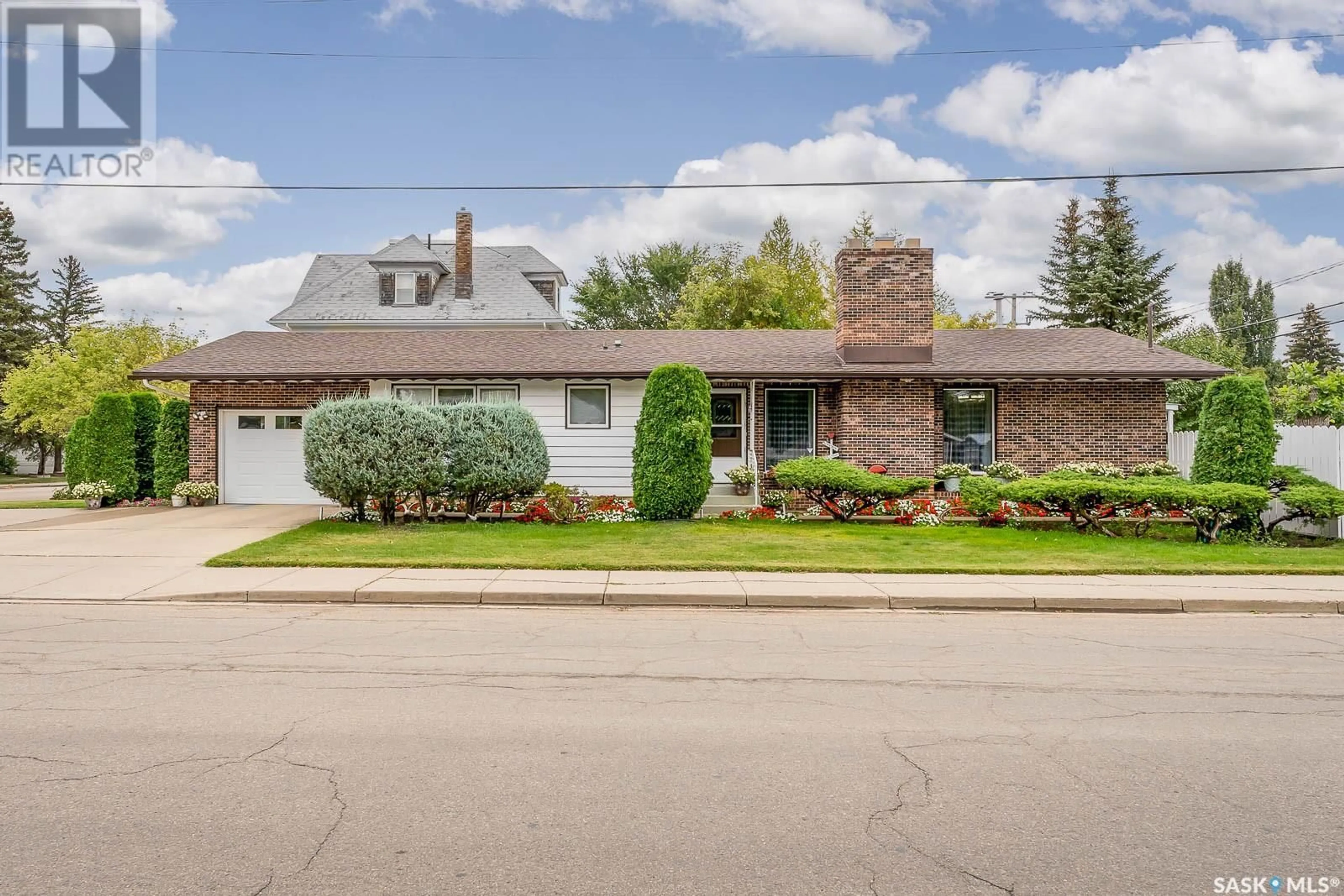 Home with brick exterior material, street for 675 2ND AVENUE, Moose Jaw Saskatchewan S6H6W8