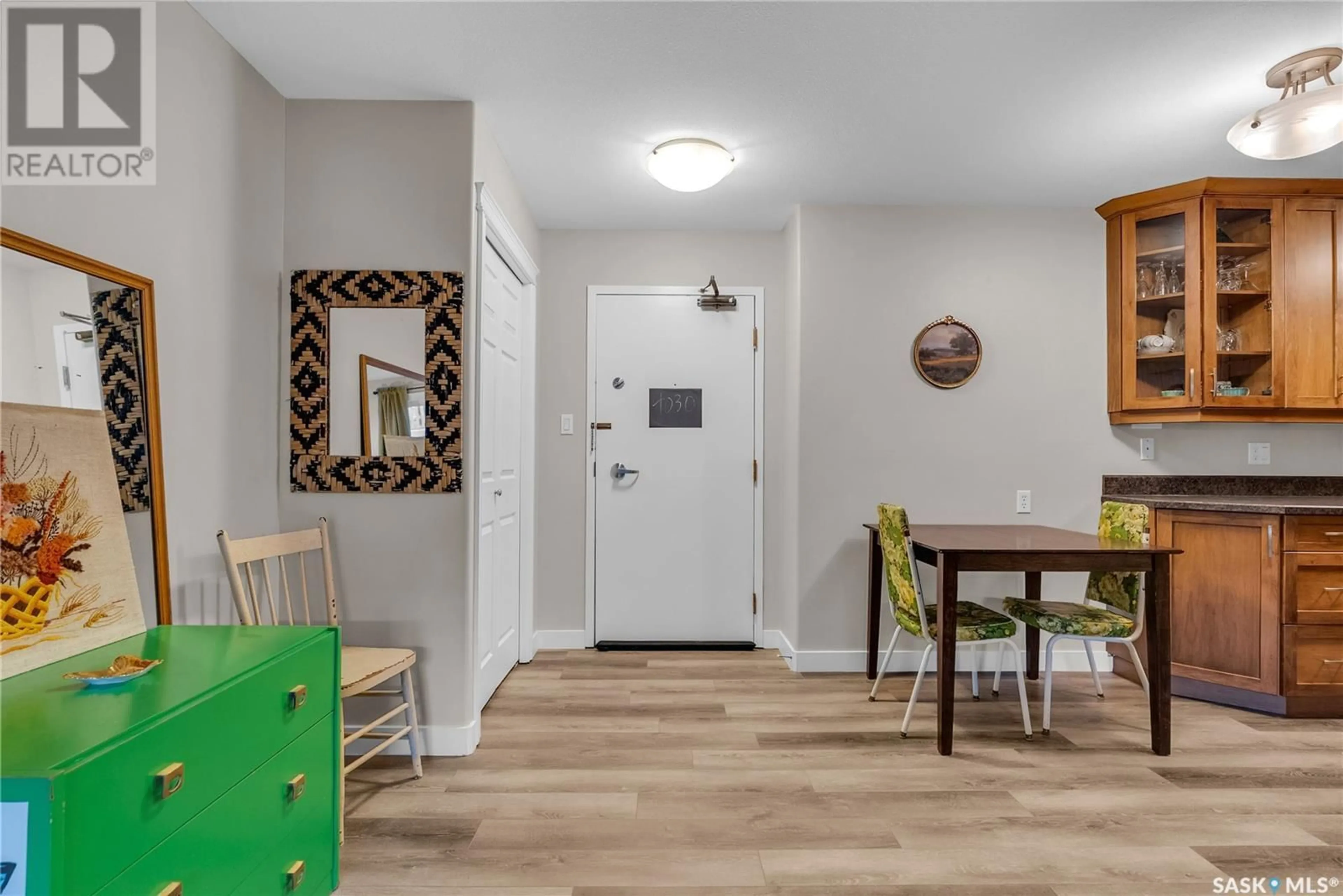 Indoor entryway for 403 - 201 TAIT COURT, Saskatoon Saskatchewan S7H5L3