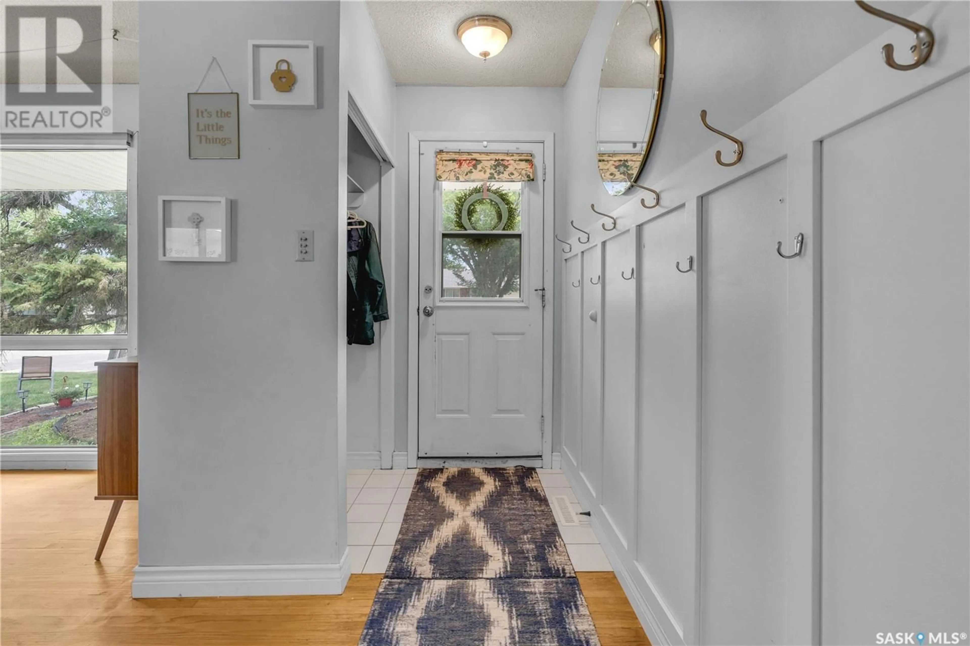 Indoor entryway for 2648 ROTHWELL STREET, Regina Saskatchewan S4N2E1
