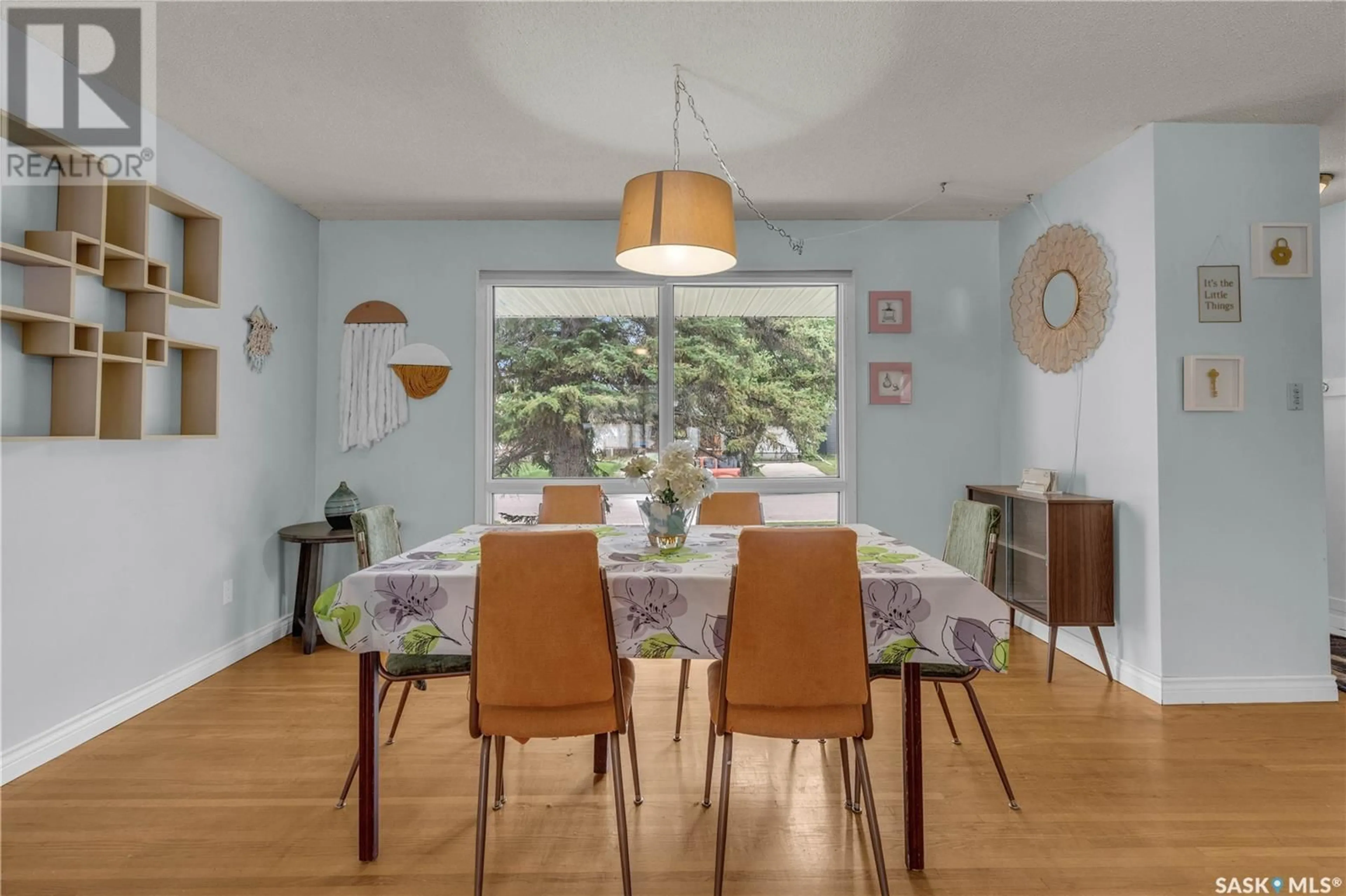 Dining room, wood/laminate floor for 2648 ROTHWELL STREET, Regina Saskatchewan S4N2E1