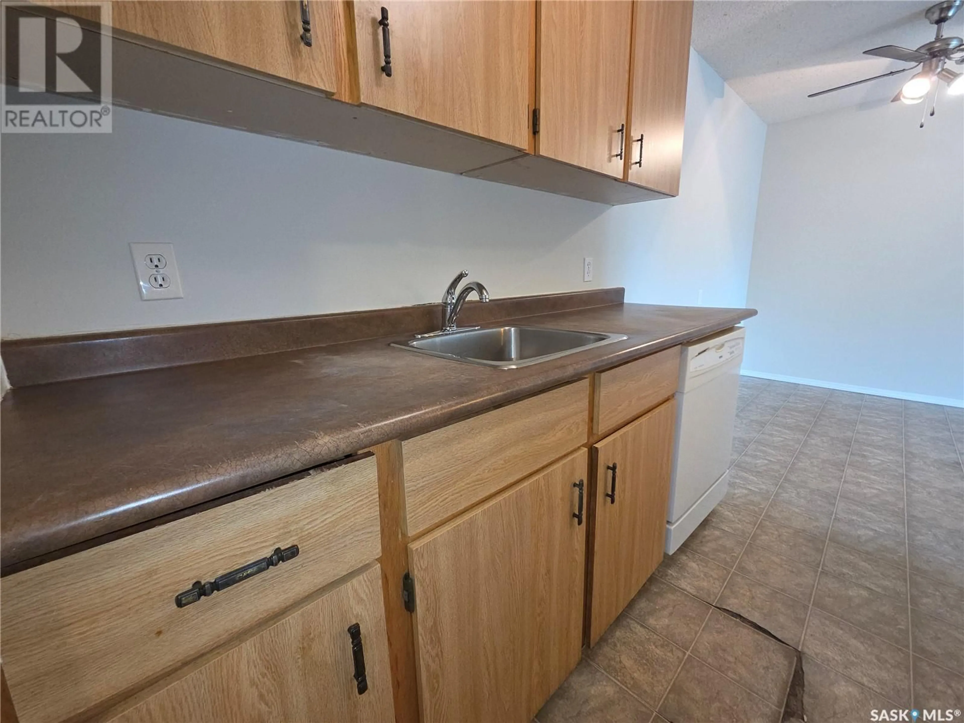 Standard kitchen, unknown for E - 1436 425 115TH STREET, Saskatoon Saskatchewan S7N2E5