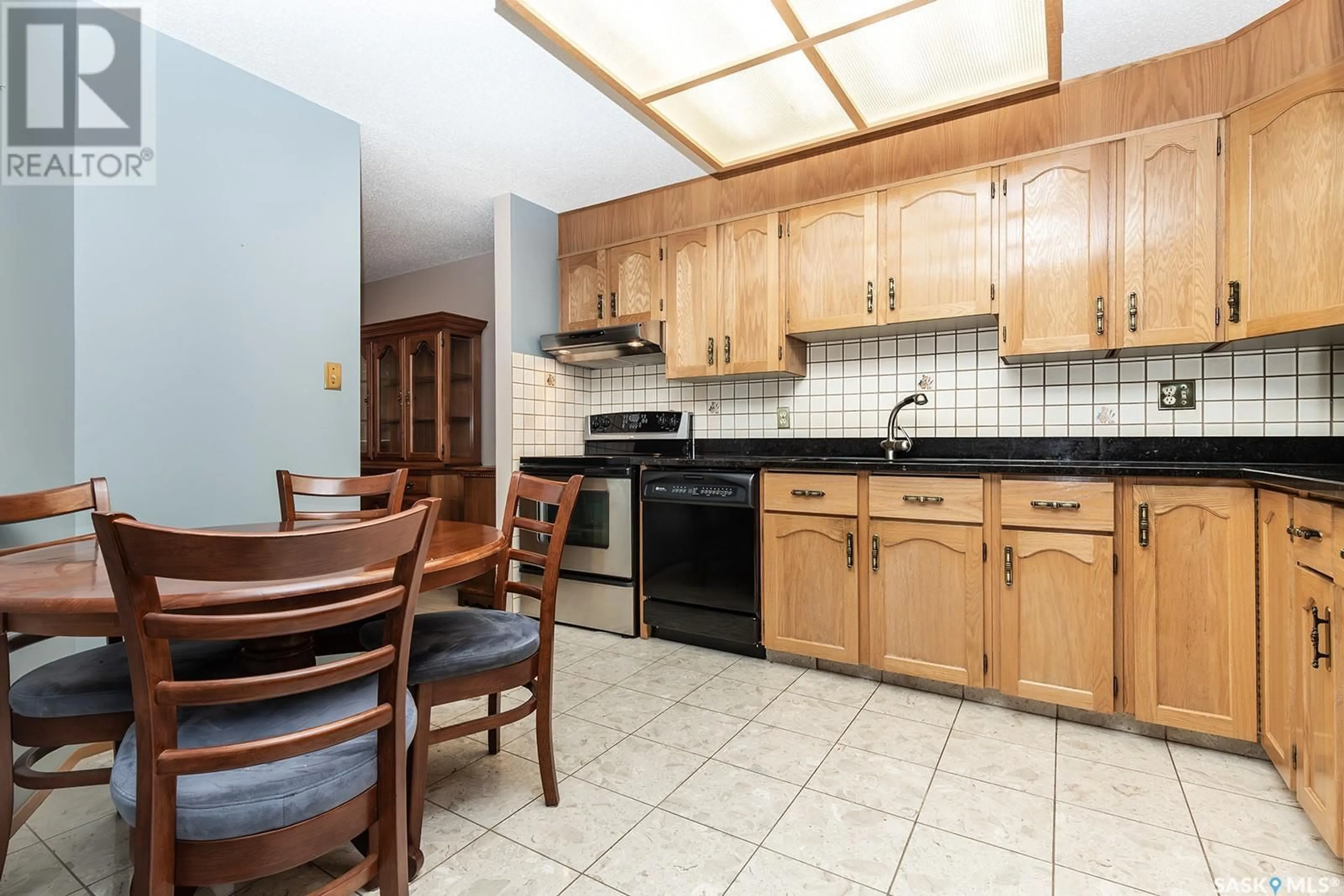 Standard kitchen, ceramic/tile floor for 308 - 525 5TH AVENUE, Saskatoon Saskatchewan S7K2R1