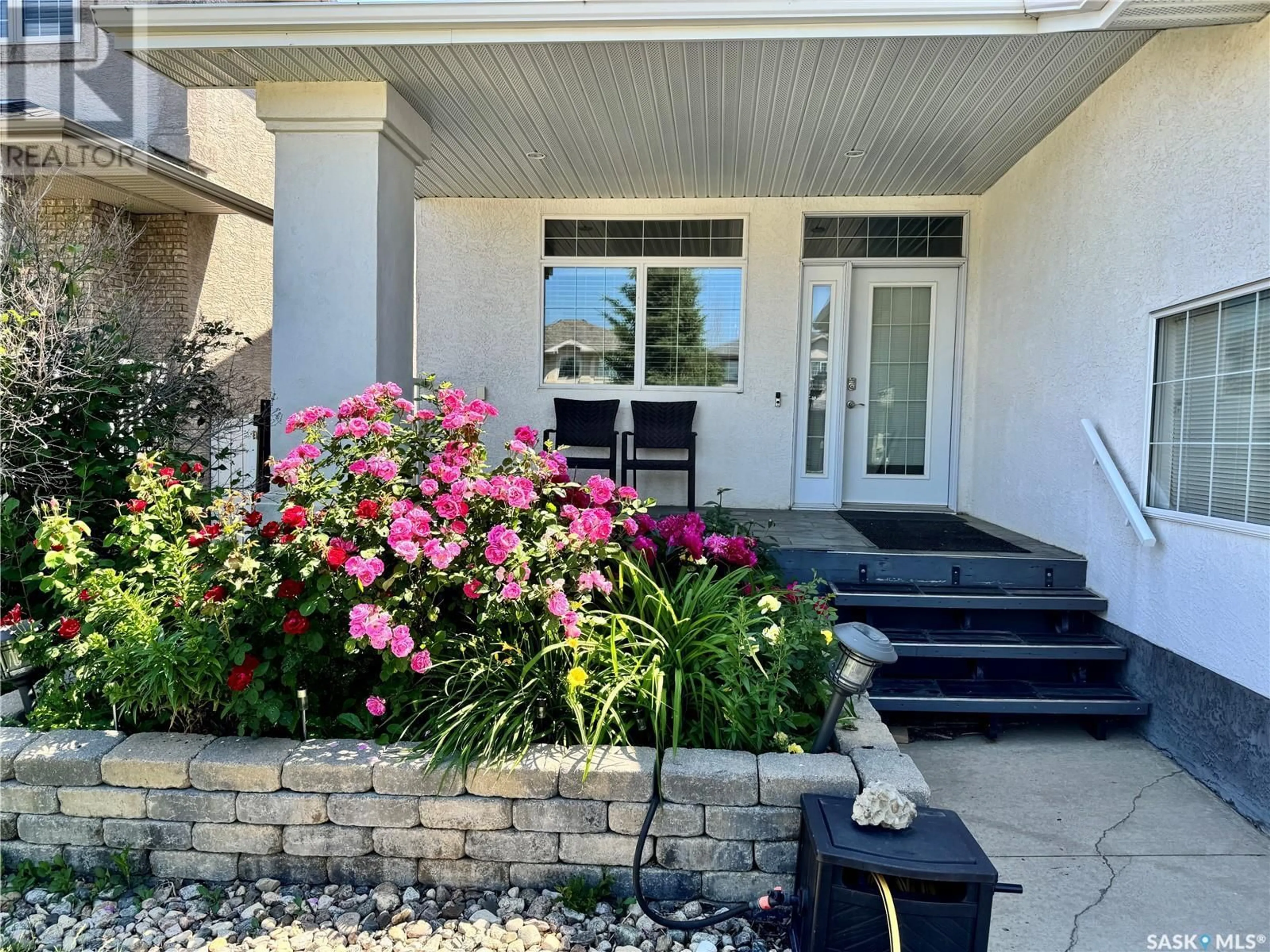Indoor entryway for 6263 WASCANA COURT, Regina Saskatchewan S4V3E8