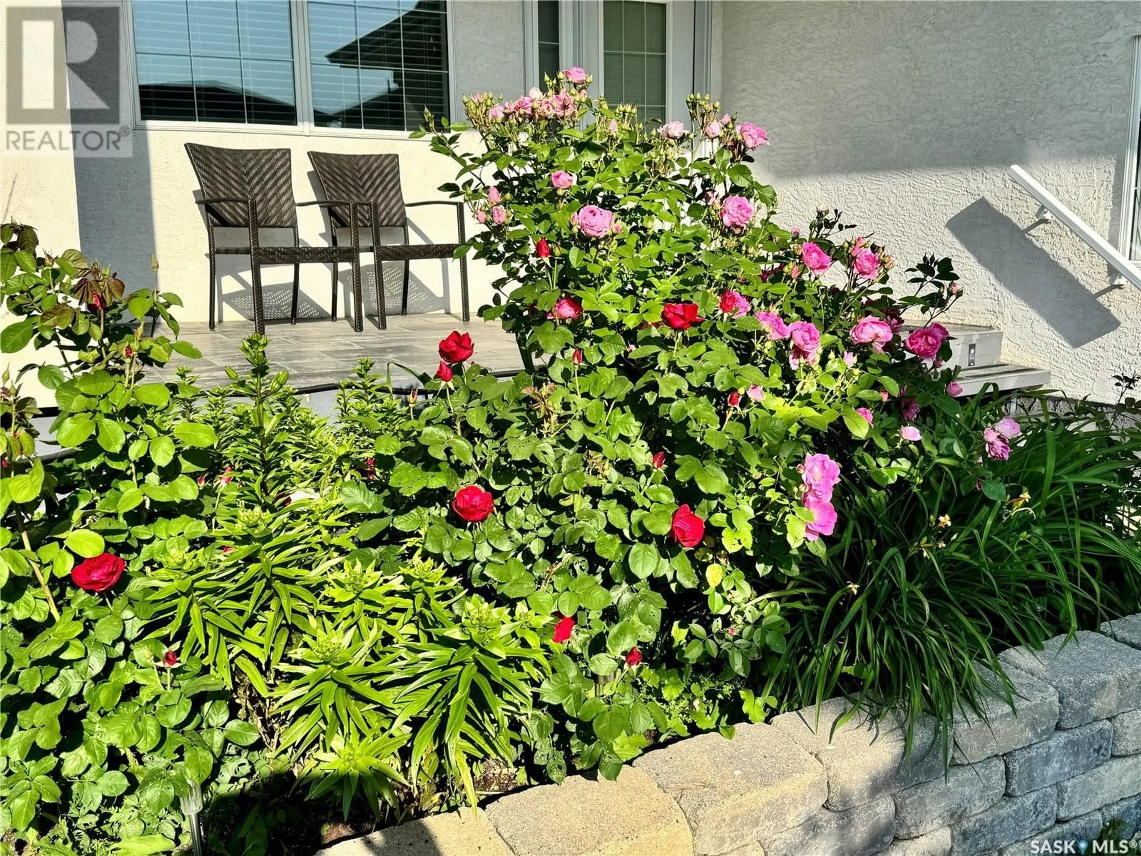 Patio, street for 6263 WASCANA COURT, Regina Saskatchewan S4V3E8