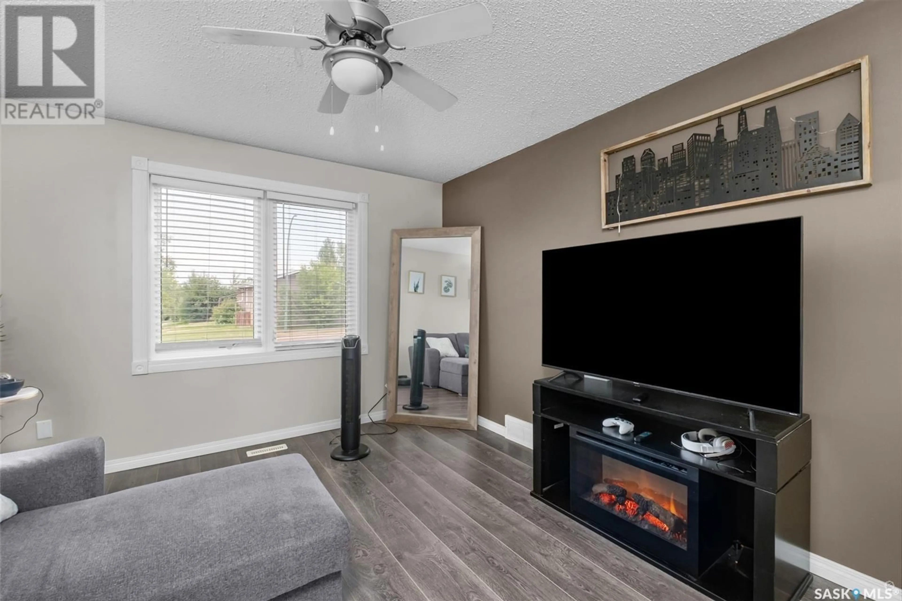 Living room with furniture, unknown for 1501 MCINTOSH DRIVE, Prince Albert Saskatchewan S6V7S1