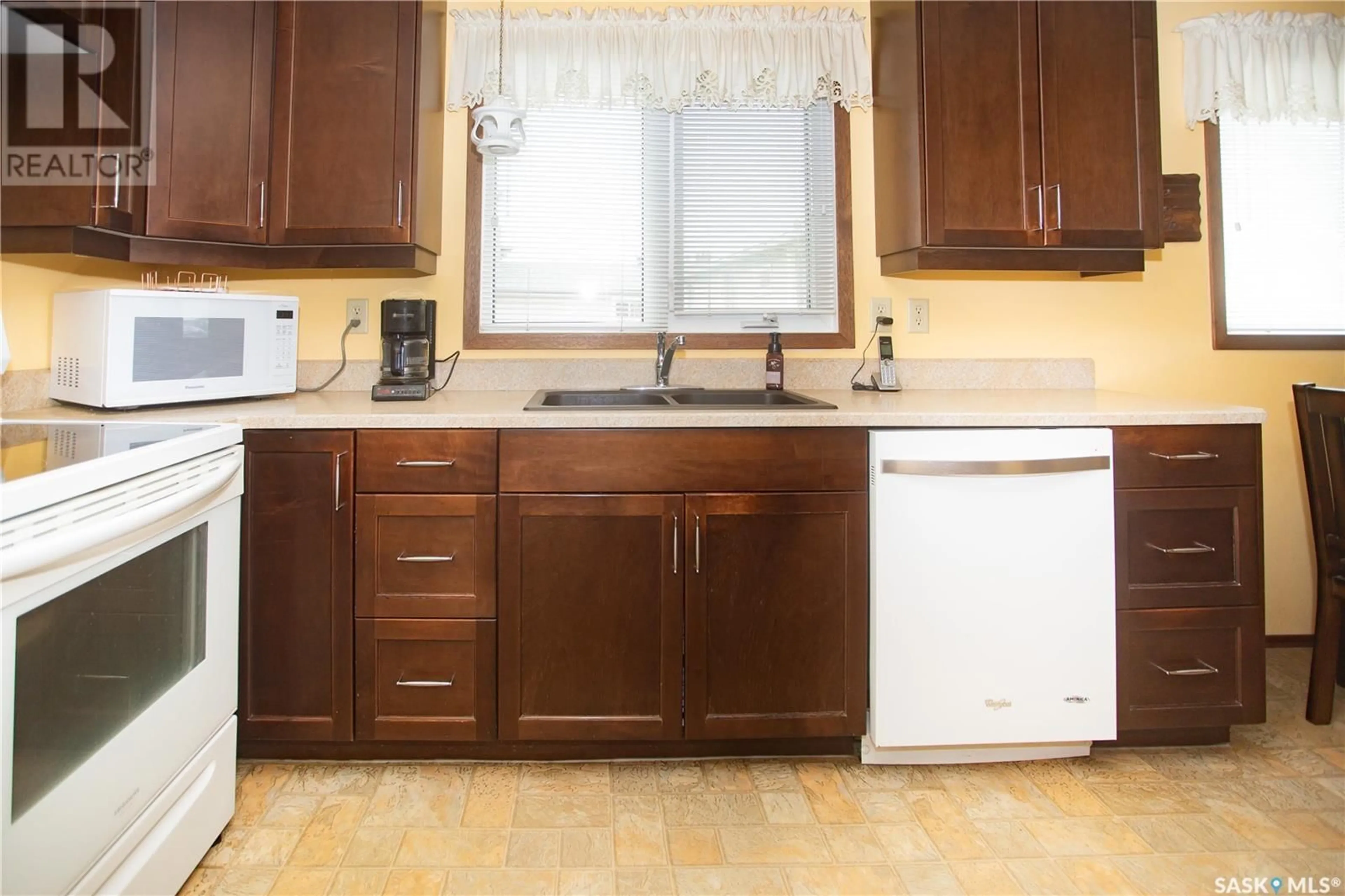 Standard kitchen, ceramic/tile floor for 3509 DIEFENBAKER DRIVE, Saskatoon Saskatchewan S7L4V9