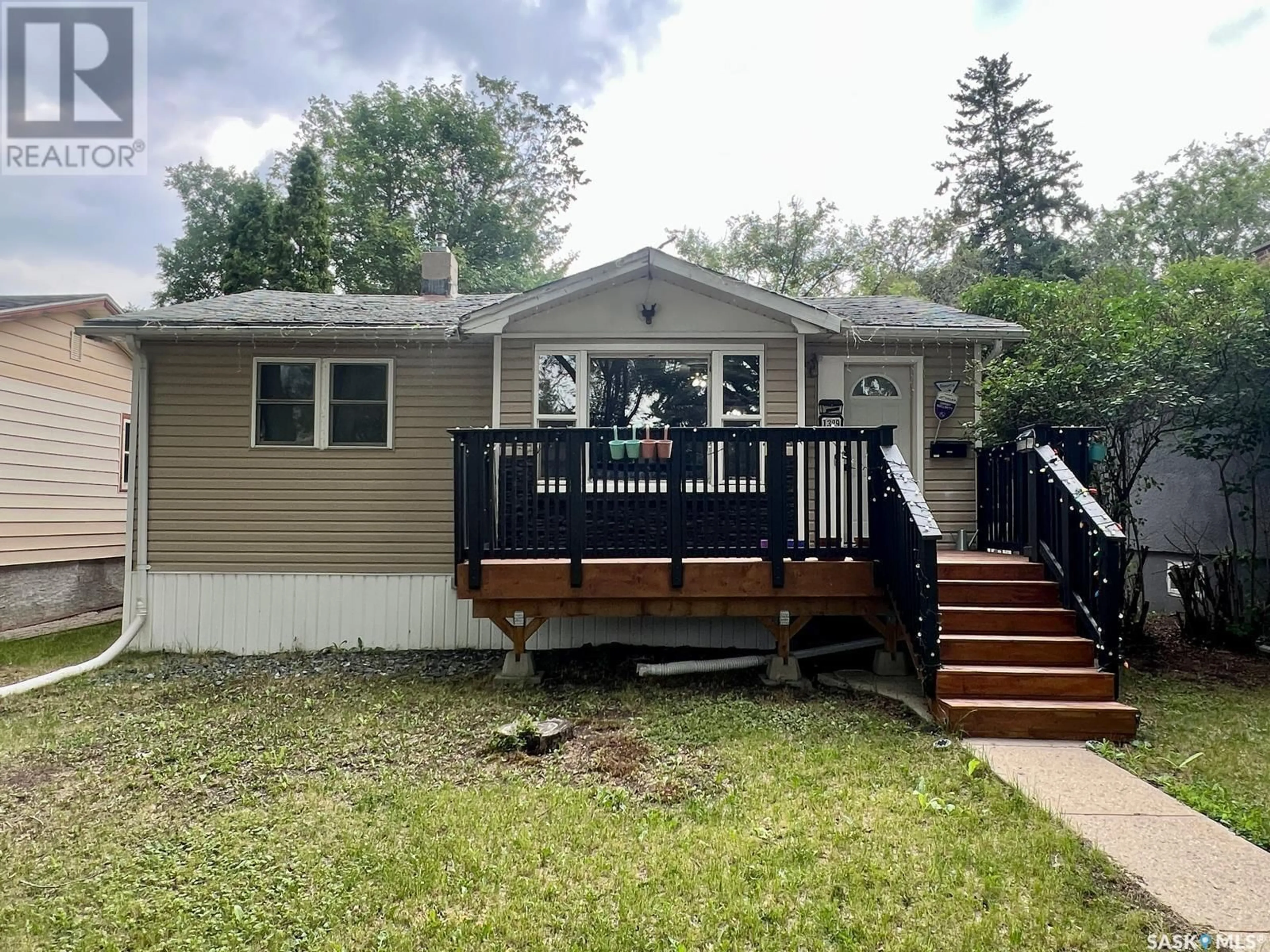 Home with vinyl exterior material, street for 1329 ABERDEEN STREET, Regina Saskatchewan S4T5K3