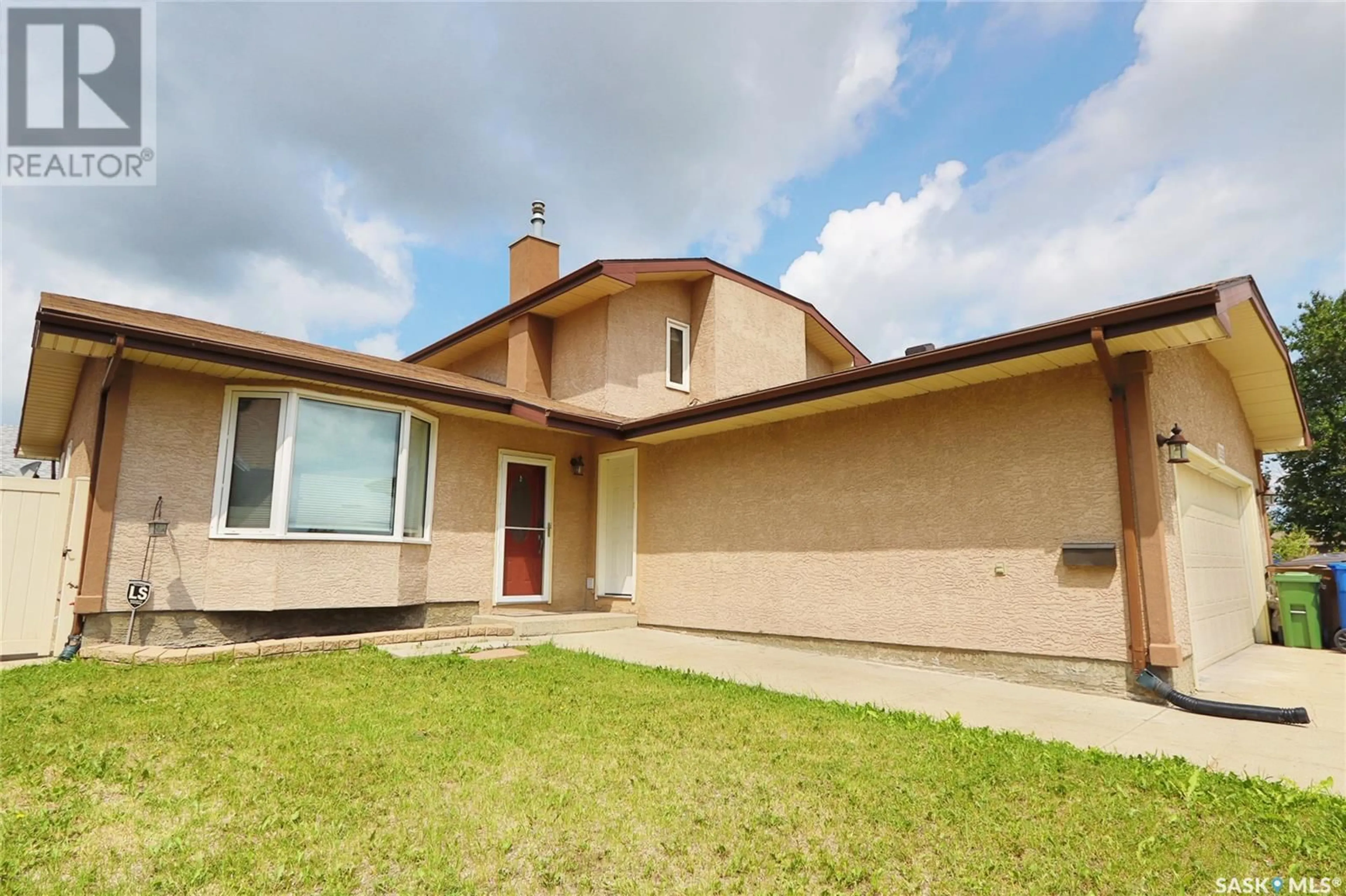 Home with vinyl exterior material, street for 2926 PARTRIDGE CRESCENT, Regina Saskatchewan S4R8J5