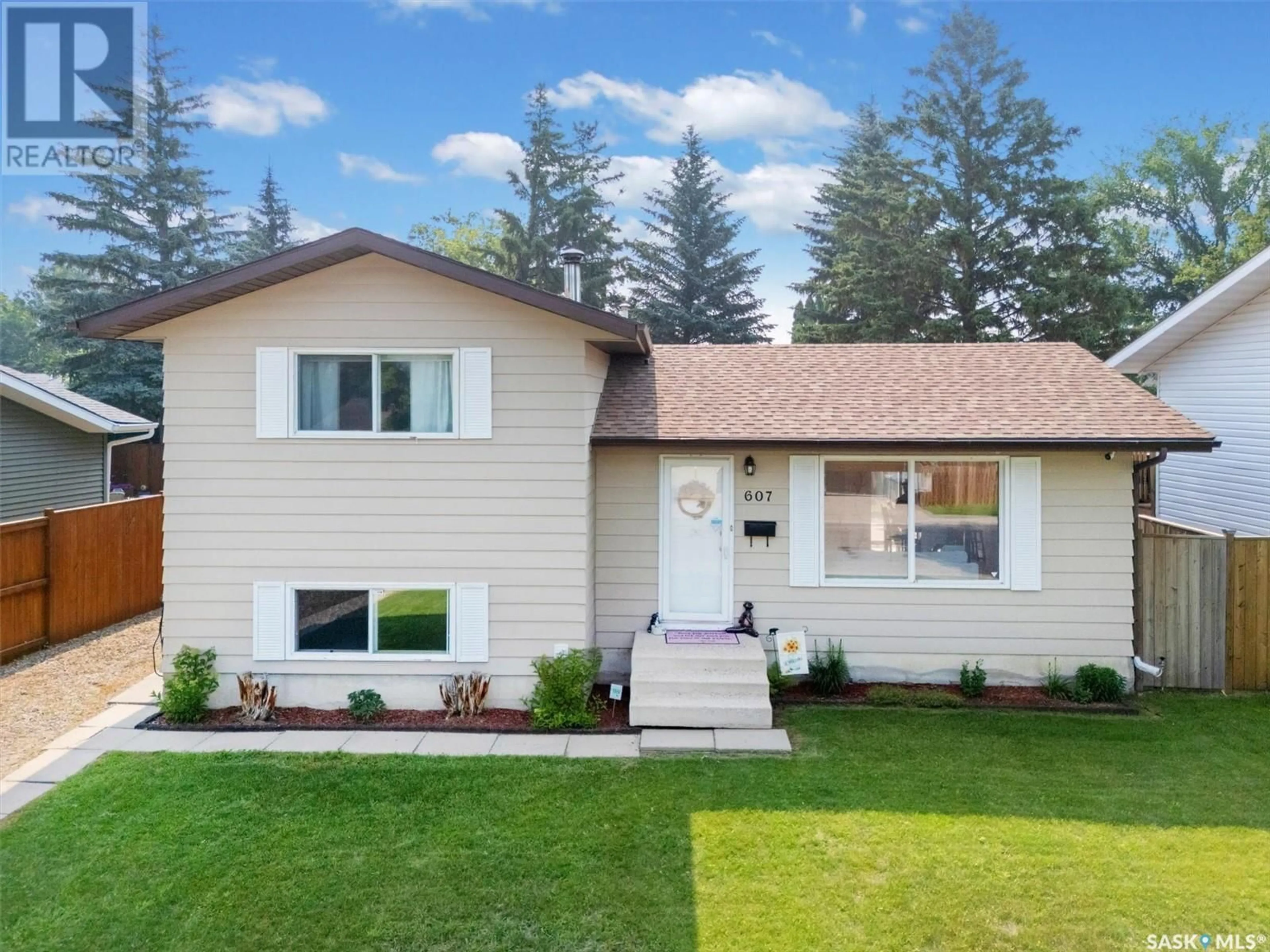 Home with vinyl exterior material, street for 607 PRIEL CRESCENT, Saskatoon Saskatchewan S7M4K9