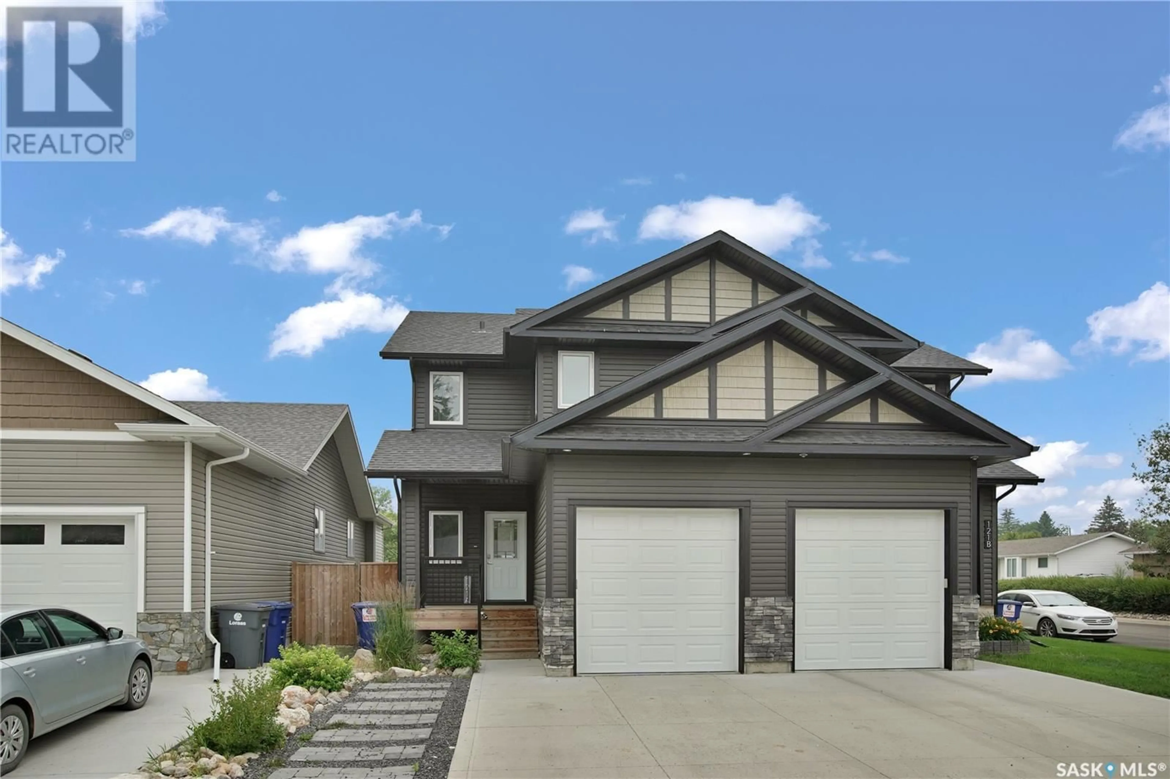 Home with vinyl exterior material, street for 121A 8TH AVENUE, Warman Saskatchewan S0K0A1