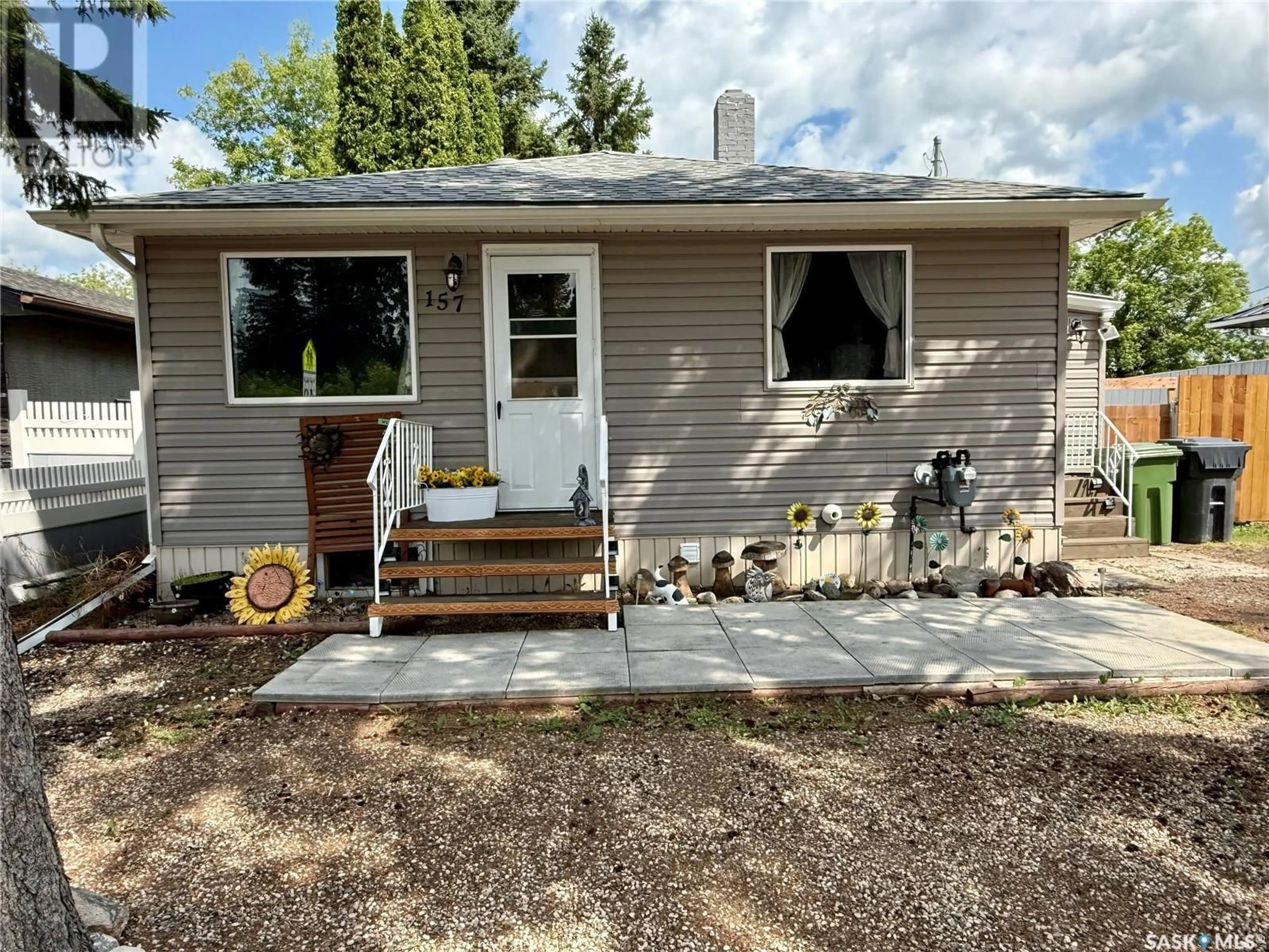 Home with vinyl exterior material, unknown for 157 DUNLOP STREET, Yorkton Saskatchewan S3N0B7