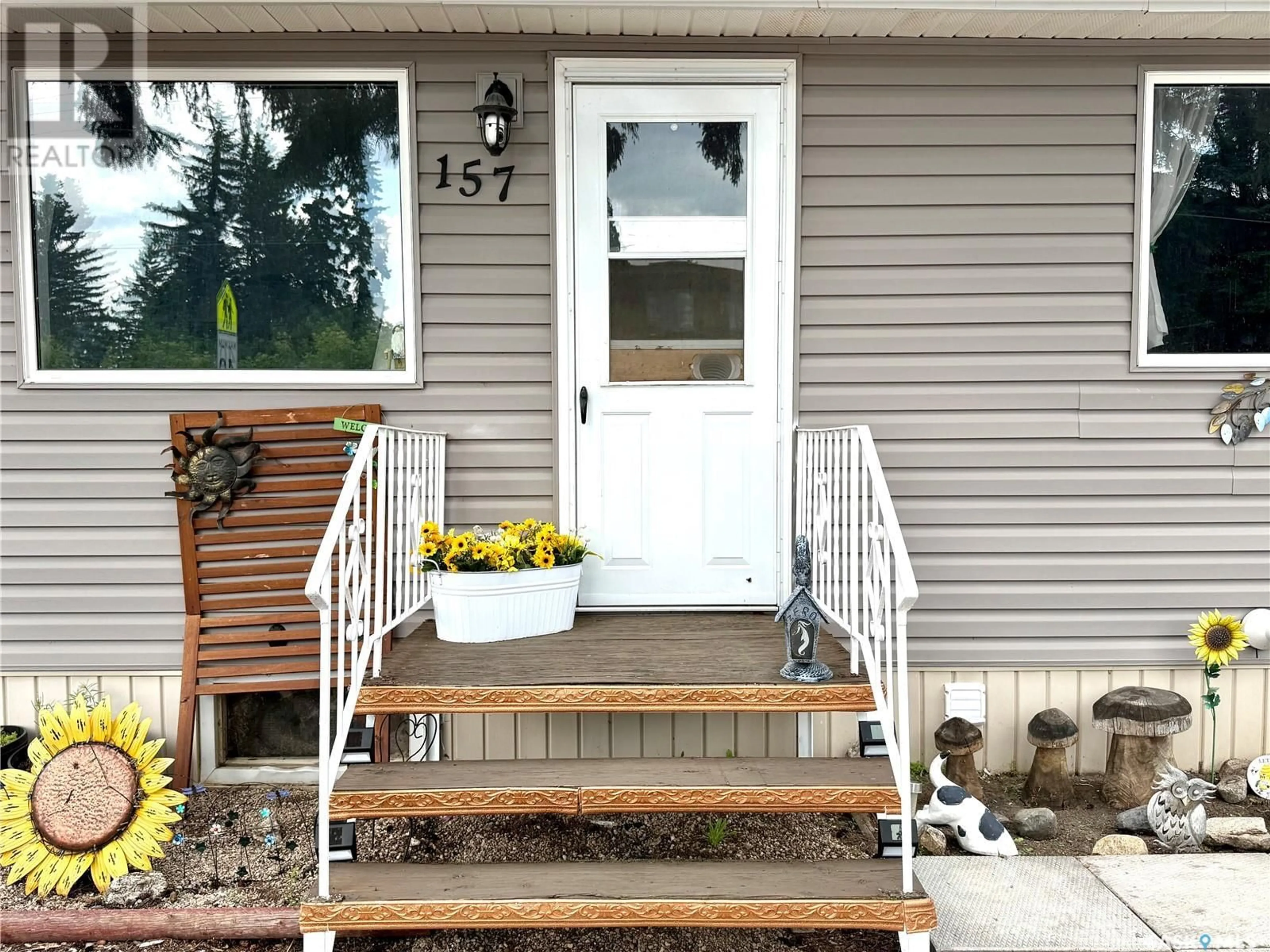 Indoor entryway for 157 DUNLOP STREET, Yorkton Saskatchewan S3N0B7