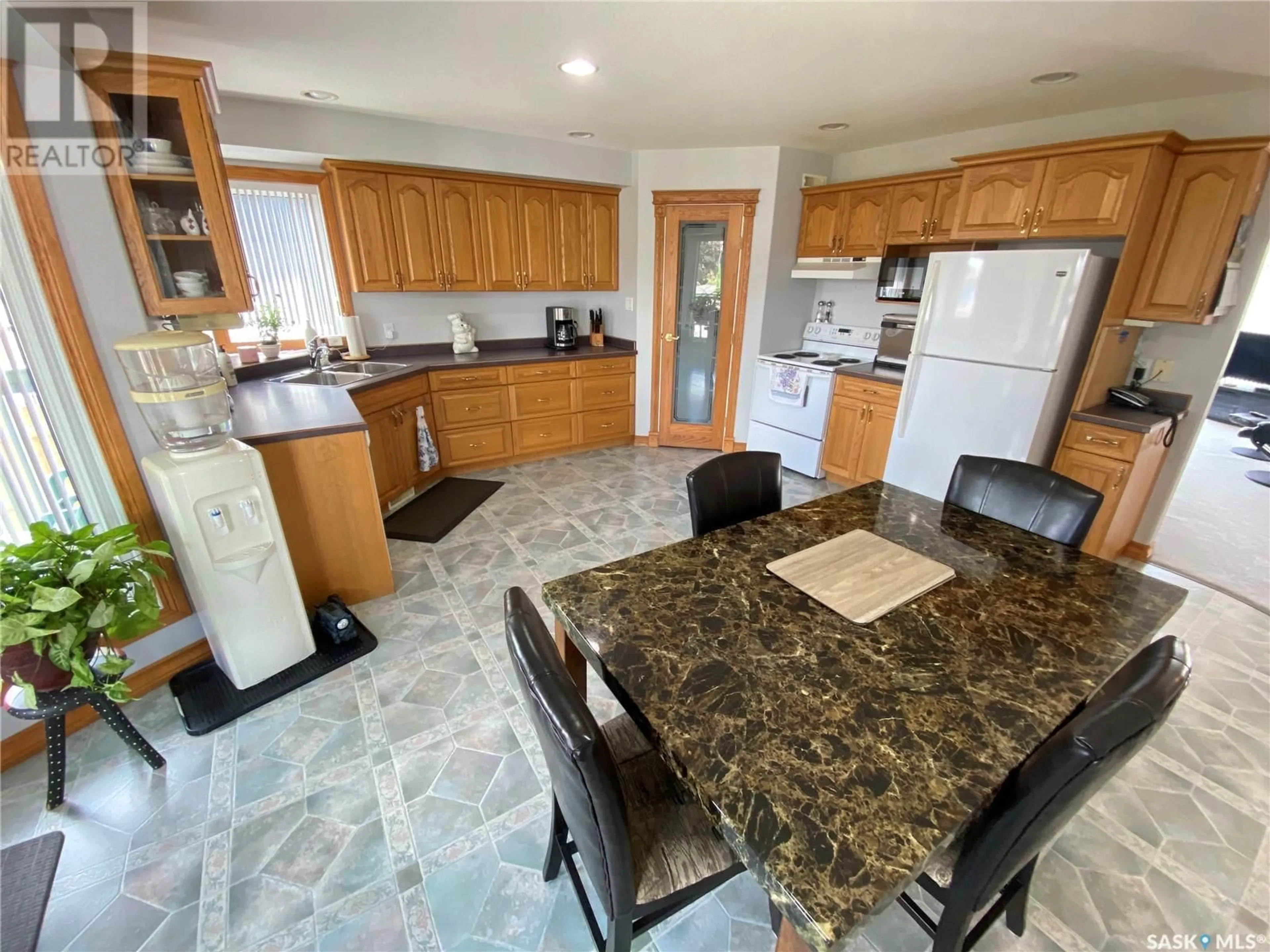 Open concept kitchen, ceramic/tile floor for 28 WYNN PLACE, Yorkton Saskatchewan S3N4A3