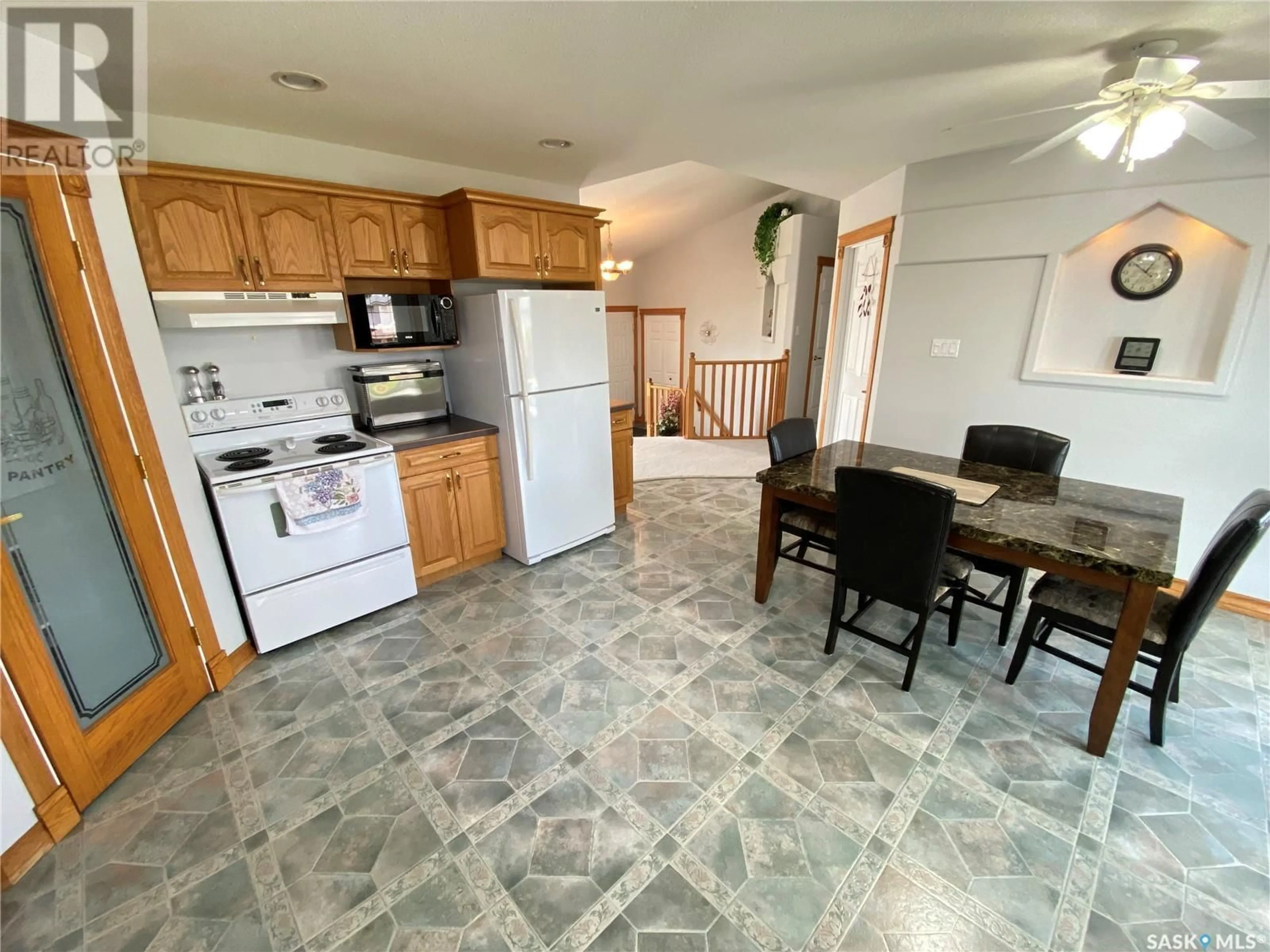 Open concept kitchen, ceramic/tile floor for 28 WYNN PLACE, Yorkton Saskatchewan S3N4A3