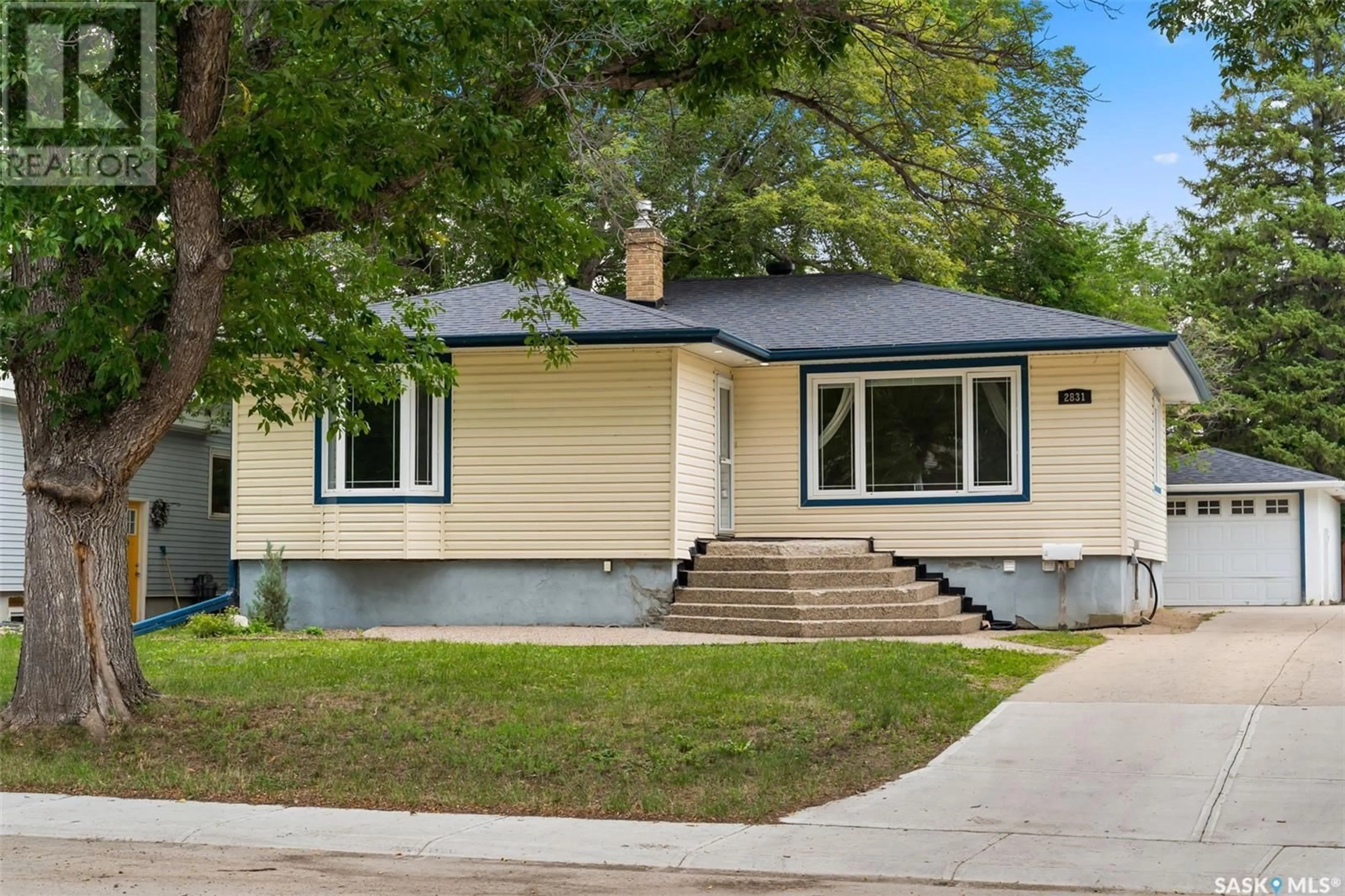 Home with vinyl exterior material, street for 2831 QUINN DRIVE, Regina Saskatchewan S4P2W2