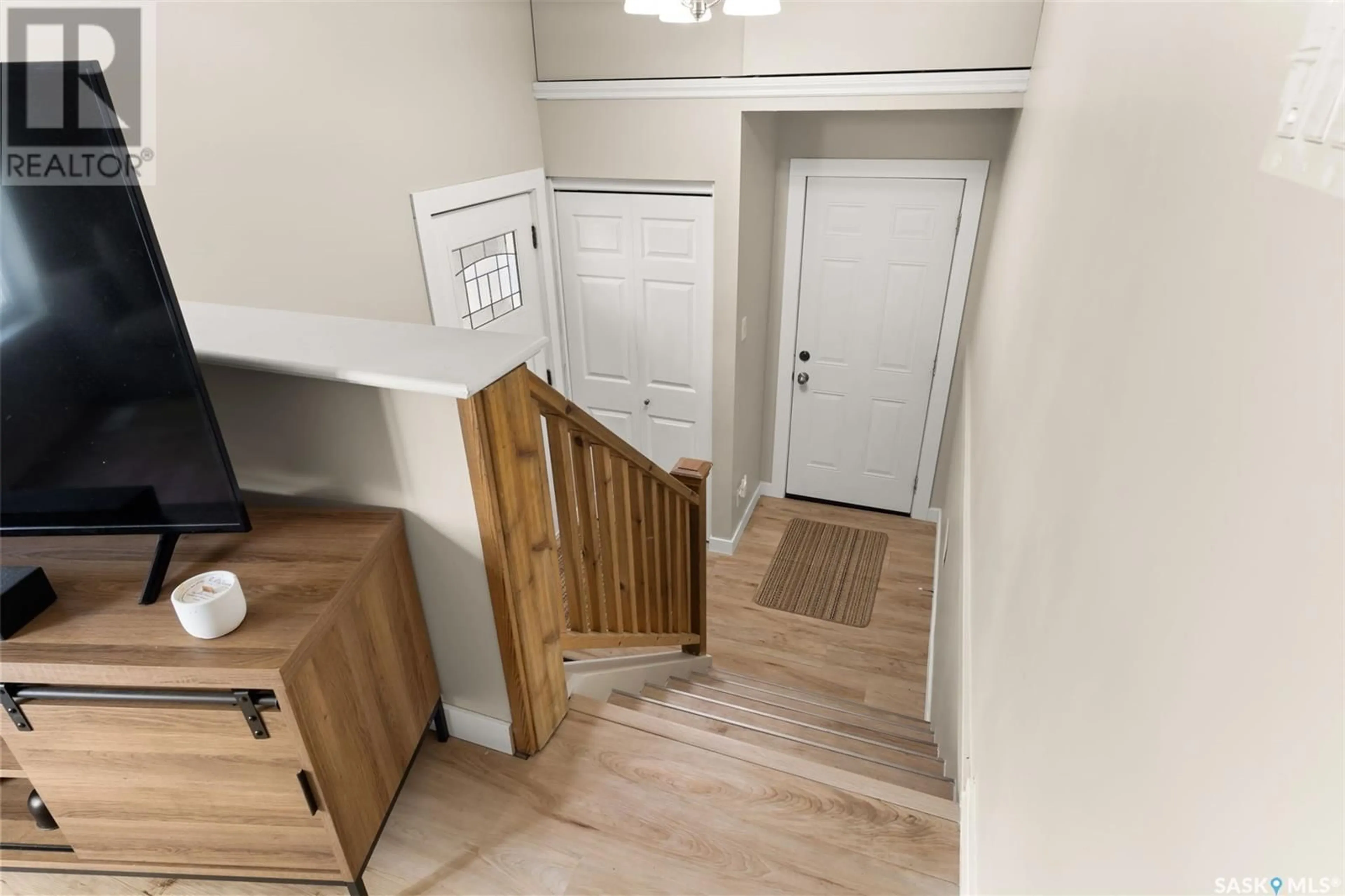 Indoor entryway for 1210 ARNASON STREET, Regina Saskatchewan S4X3W3
