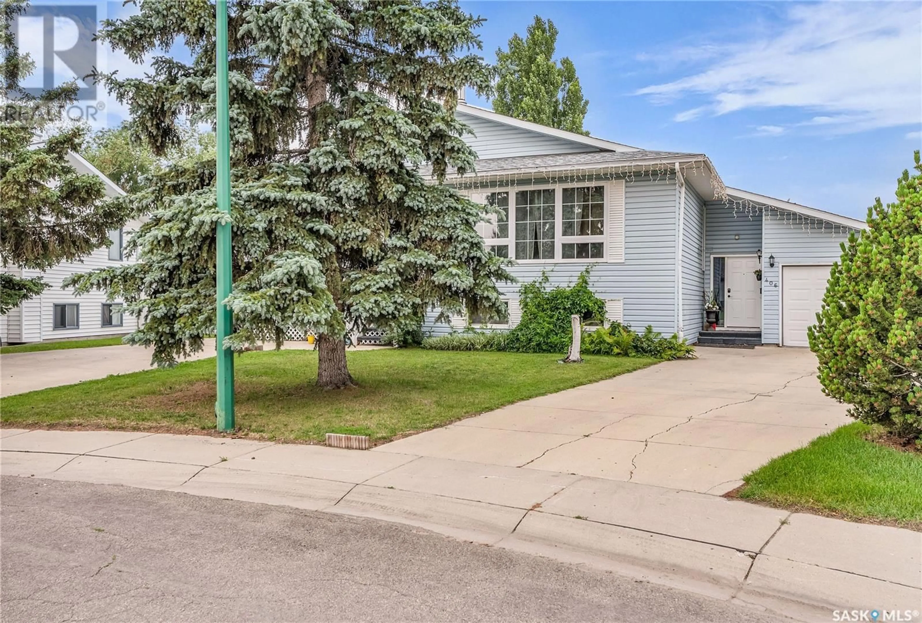 Home with vinyl exterior material, street for 406 & 408 GILLAM CRESCENT, Saskatoon Saskatchewan S7N3R6