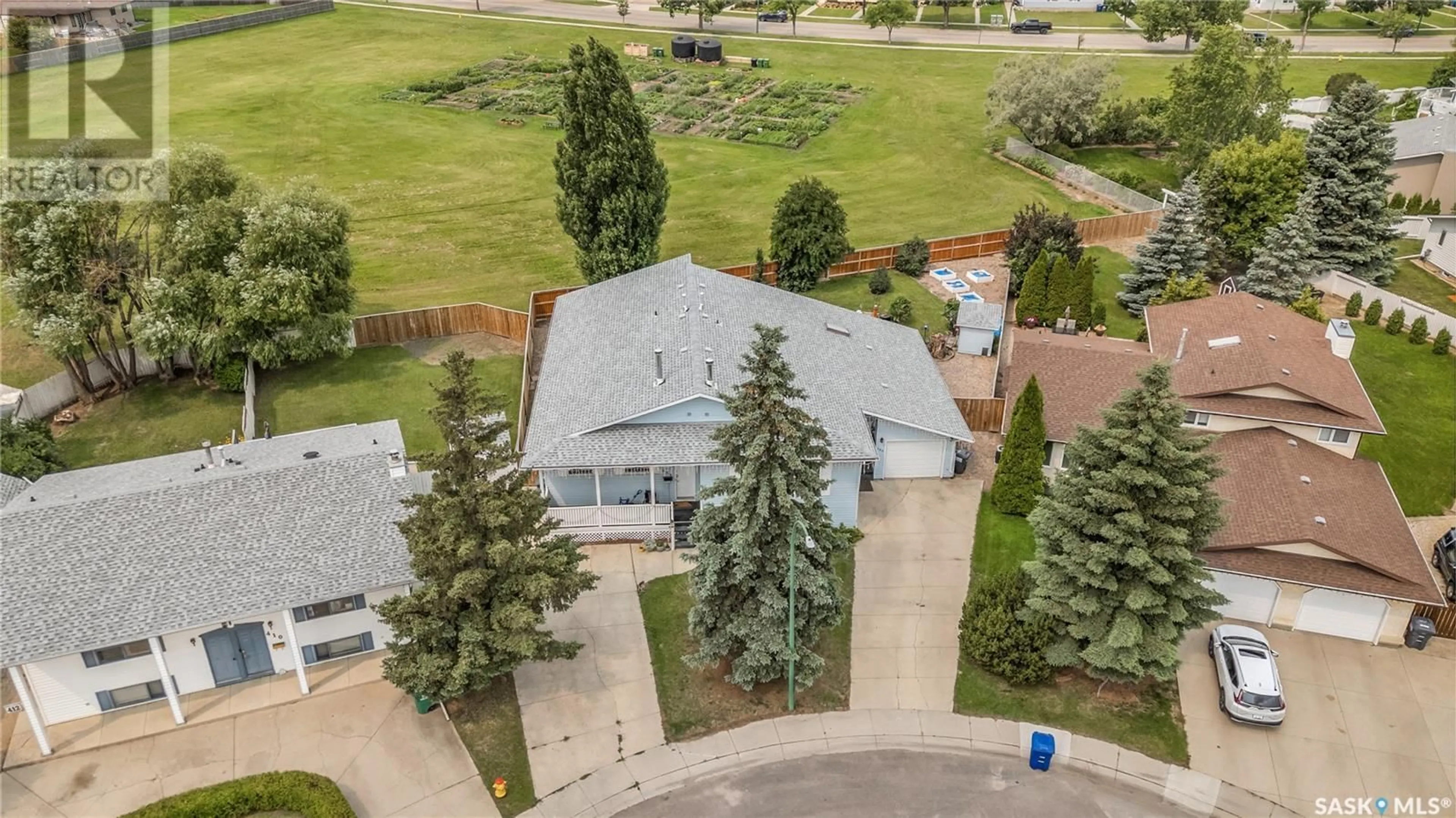 A pic from outside/outdoor area/front of a property/back of a property/a pic from drone, unknown for 406 & 408 GILLAM CRESCENT, Saskatoon Saskatchewan S7N3R6