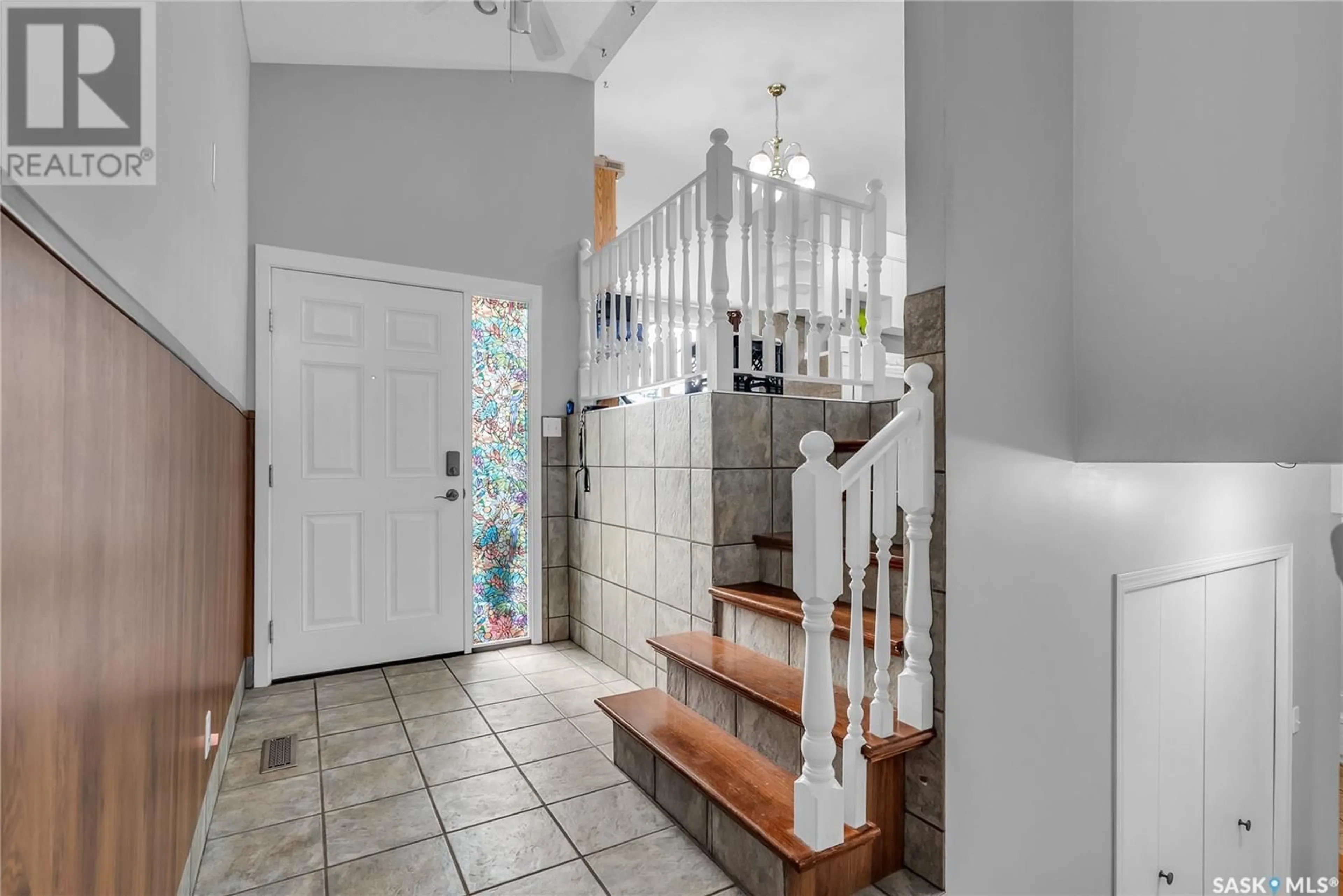 Indoor entryway for 406 & 408 GILLAM CRESCENT, Saskatoon Saskatchewan S7N3R6