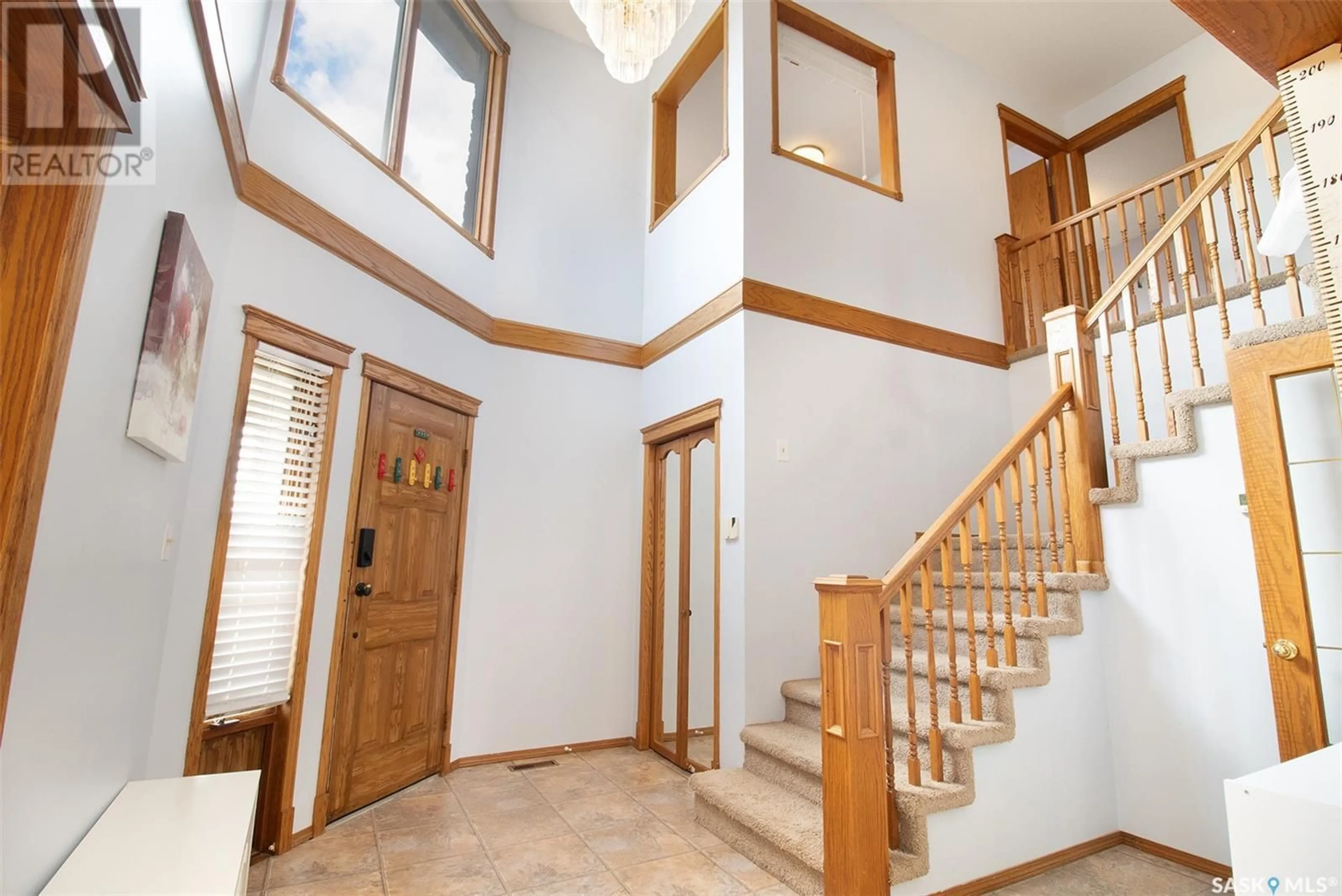 Indoor foyer for 1438 WASCANA HIGHLANDS, Regina Saskatchewan S4V2K5