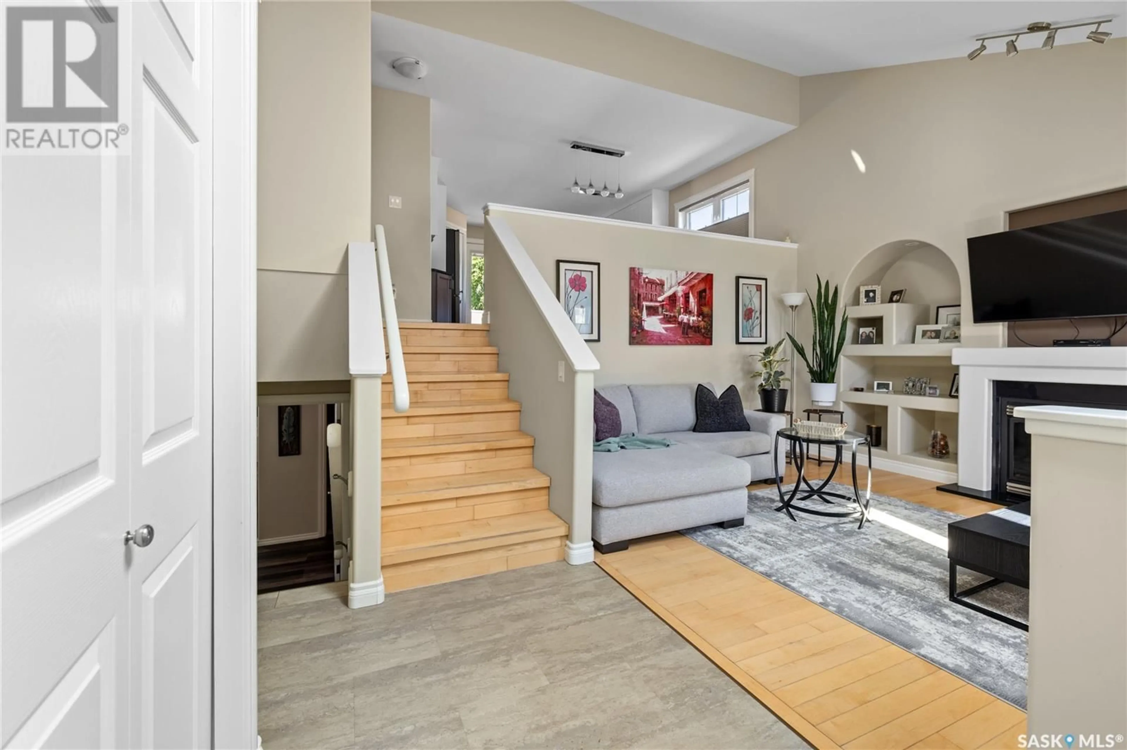 Indoor entryway for 3836 THAMES ROAD, Regina Saskatchewan S4V3A5