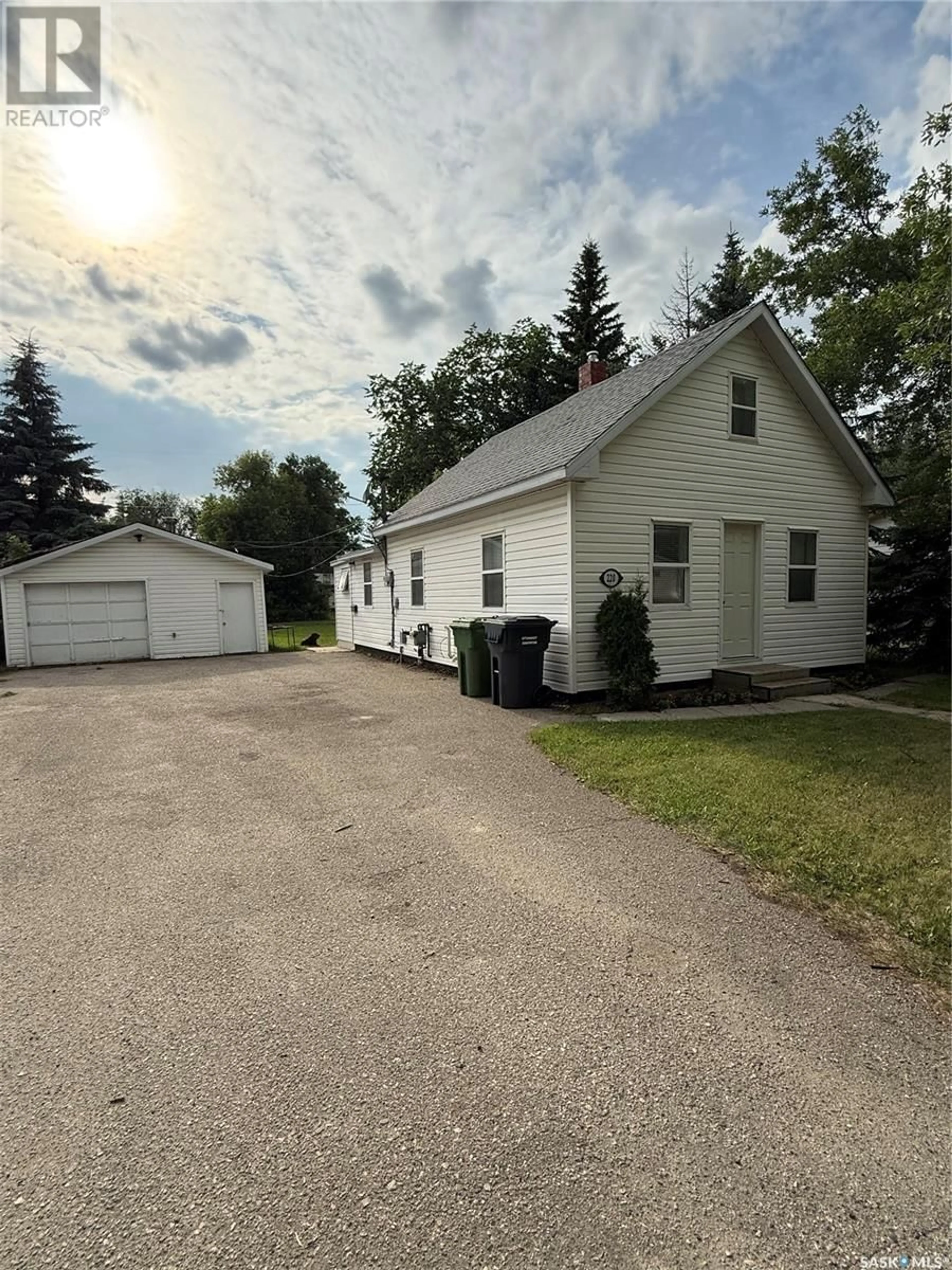 Unknown for 220 MAPLE AVENUE, Yorkton Saskatchewan S3N1W5