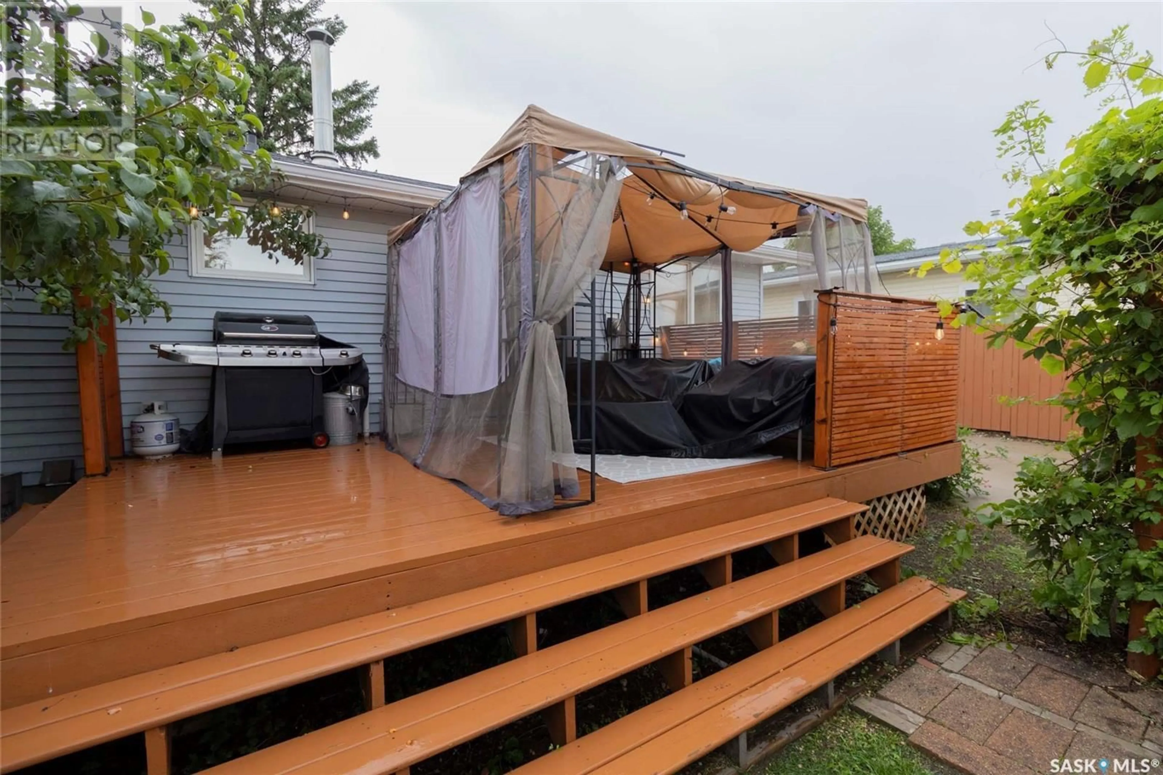 Patio, street for 237 GUELPH CRESCENT, Saskatoon Saskatchewan S7H4P9
