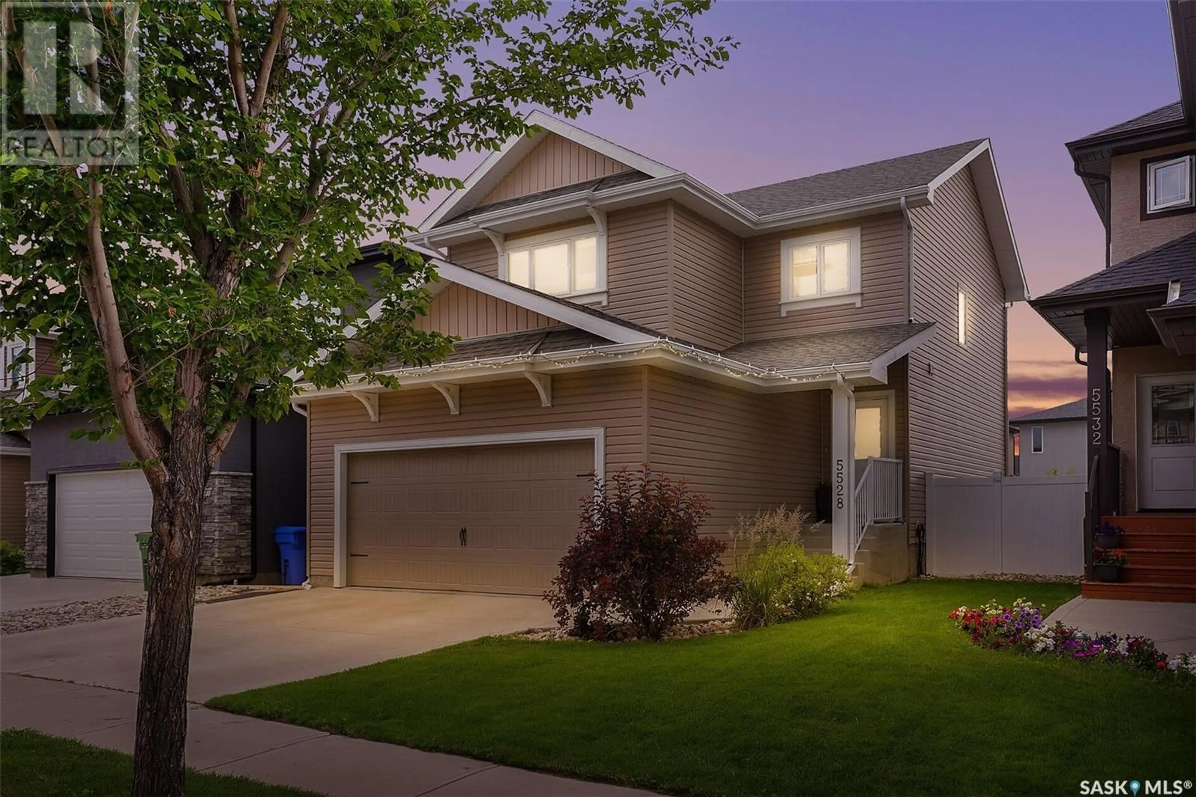 Home with vinyl exterior material, street for 5528 NORSEMAN CRESCENT, Regina Saskatchewan S4W0J8