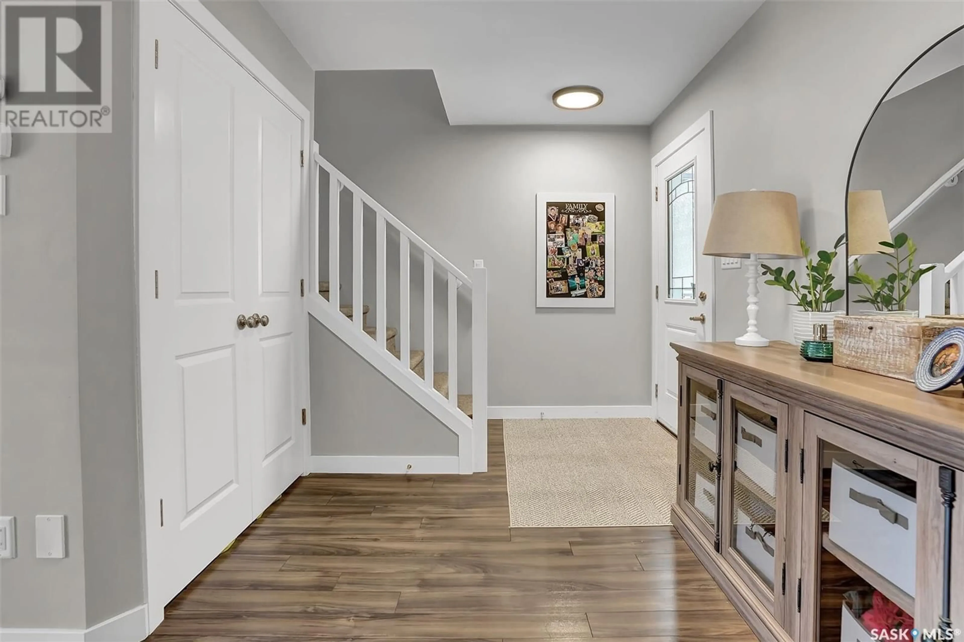Indoor entryway for 5528 NORSEMAN CRESCENT, Regina Saskatchewan S4W0J8