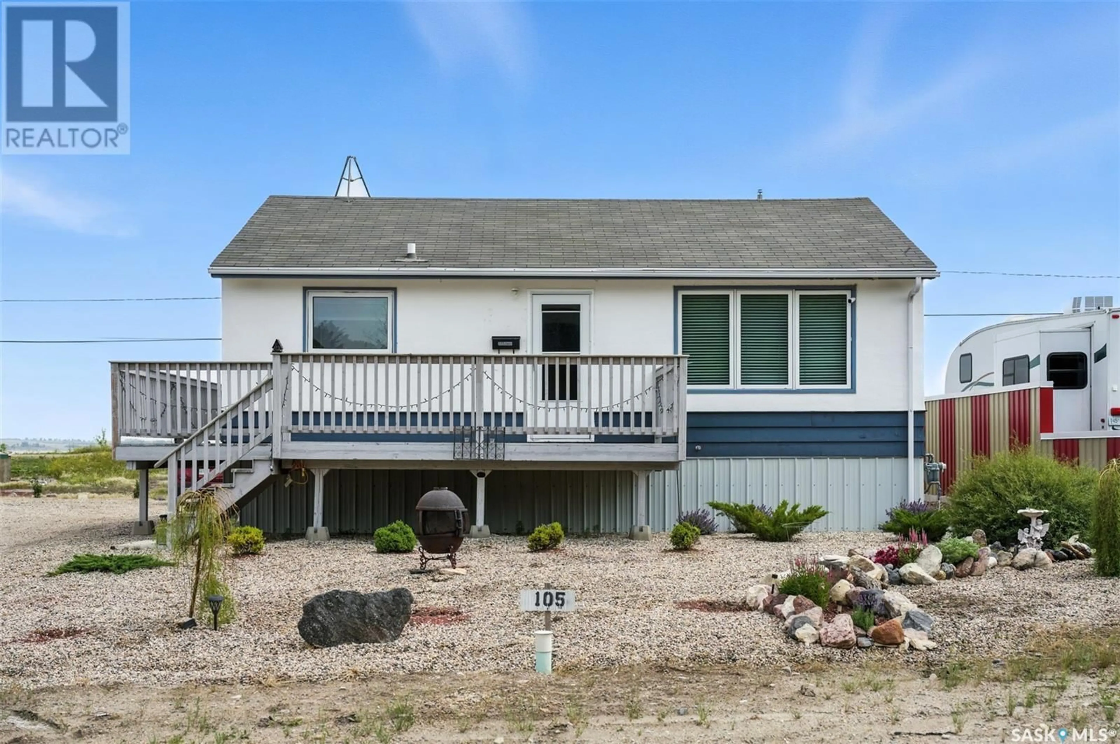 Home with vinyl exterior material, water/lake/river/ocean view for E - 105-104 JEAN STREET, Manitou Beach Saskatchewan S0K4T1