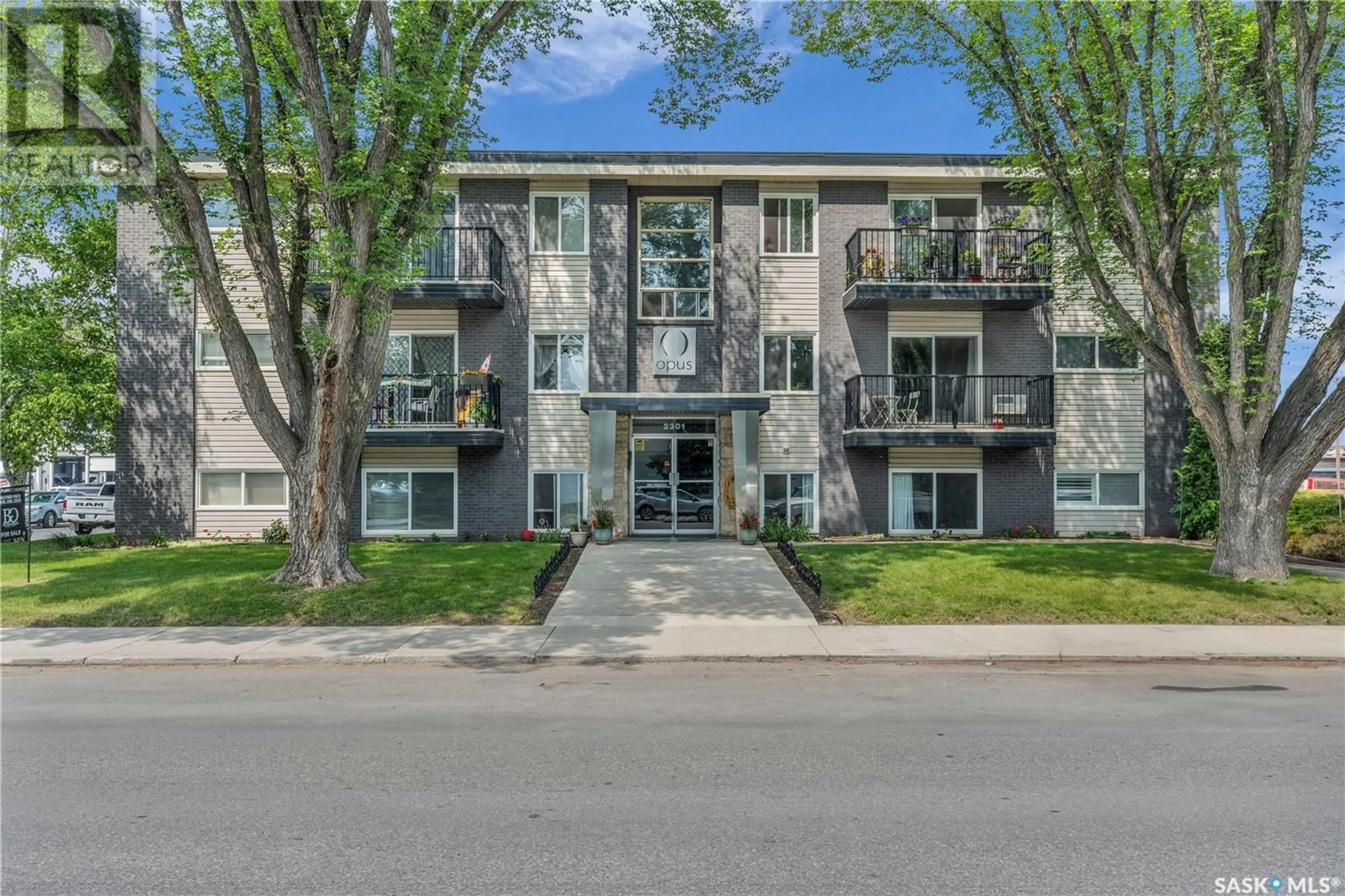 Patio, unknown for 10 - 2301 7TH STREET, Saskatoon Saskatchewan S7H1A2