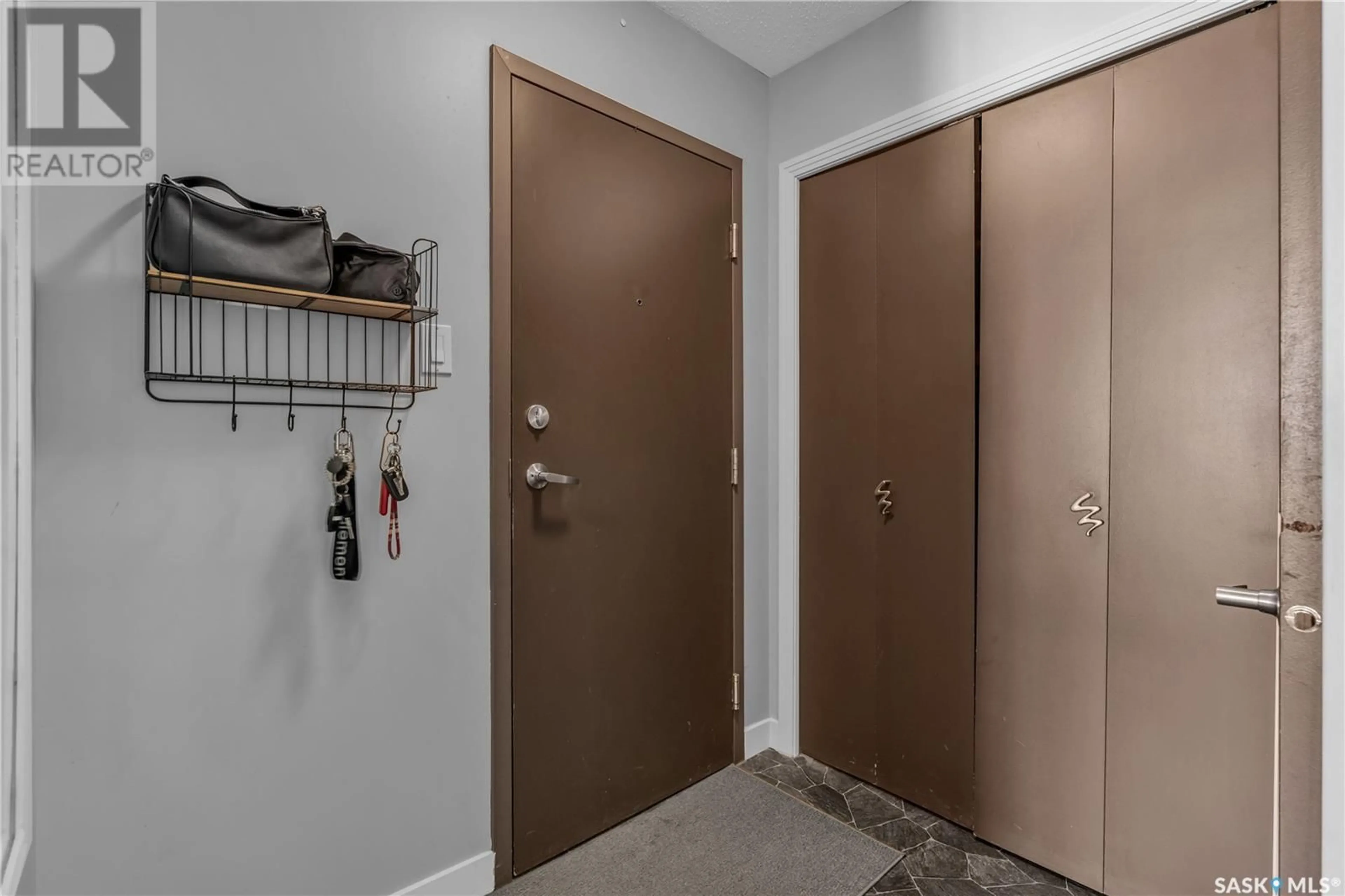 Indoor entryway for 10 - 2301 7TH STREET, Saskatoon Saskatchewan S7H1A2